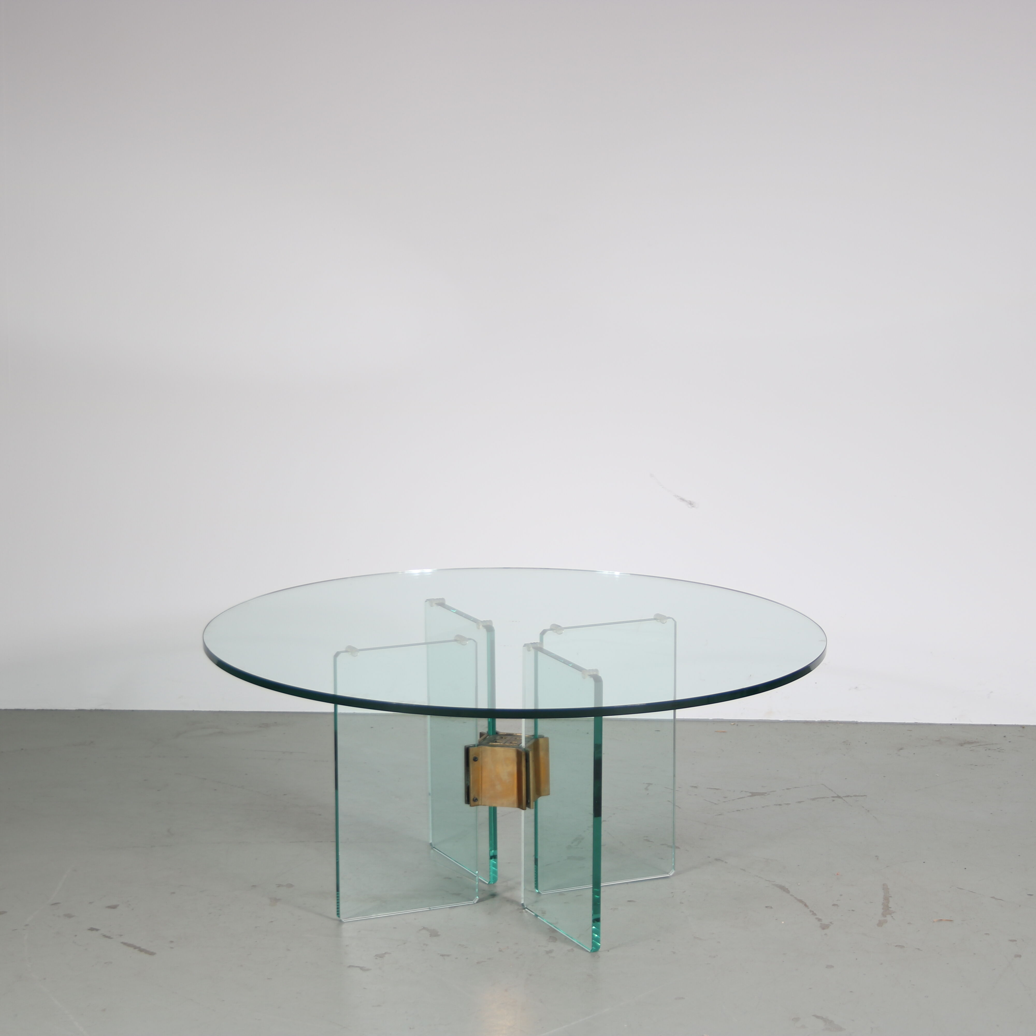 1970s Round coffee table by Peter Ghyczy from the Netherlands