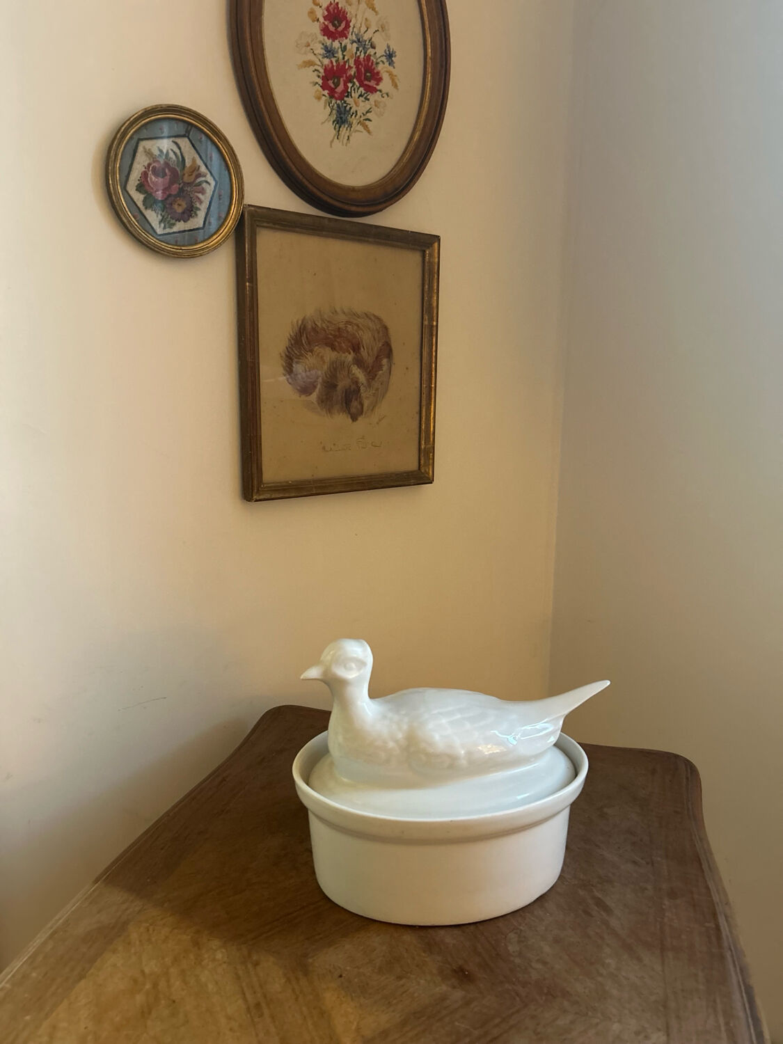 Oven dish in porcelain shaped like a pheasant
