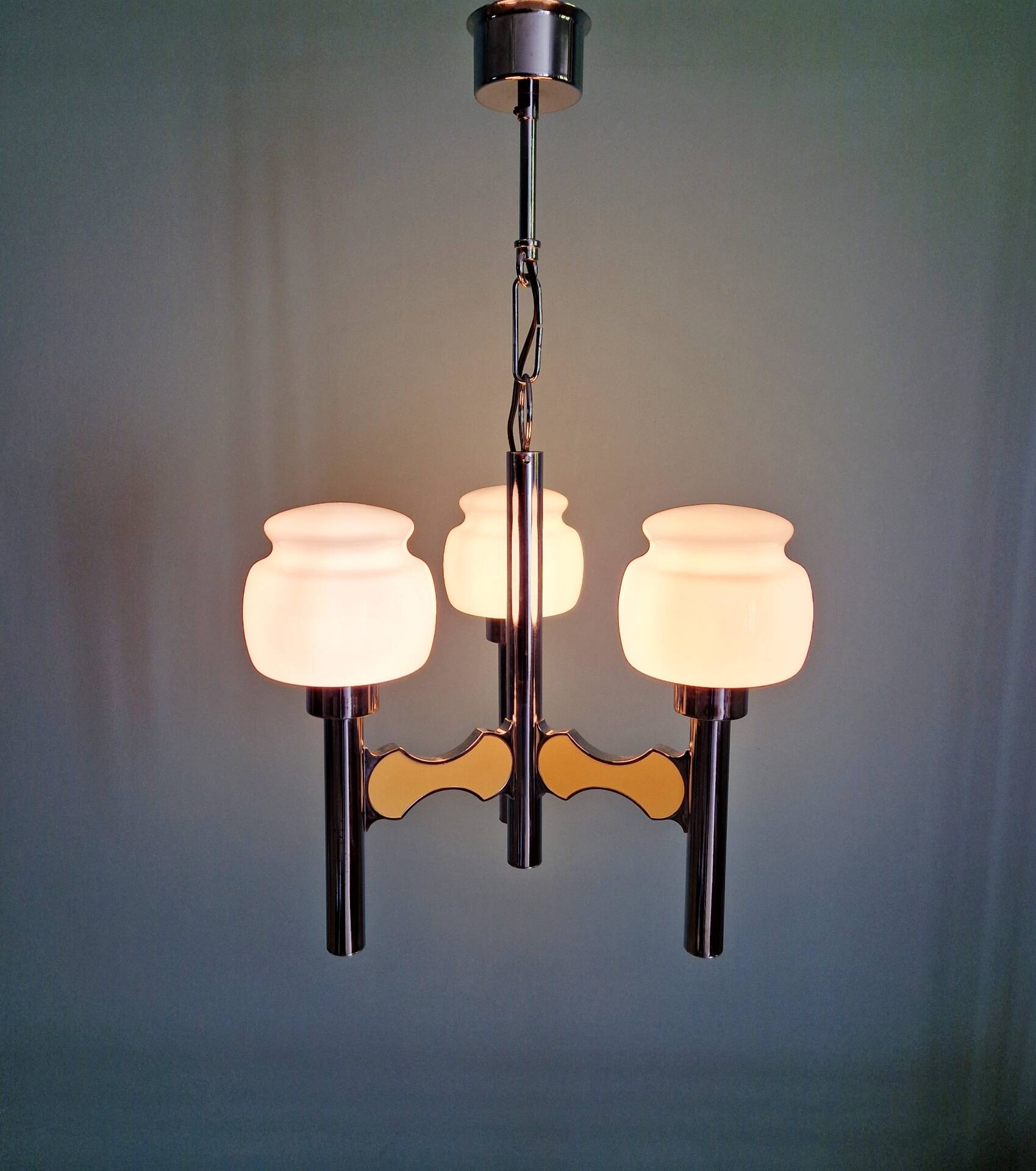Lustre Space Age in chrome metal and opaline, G. Sciolari, 1970
