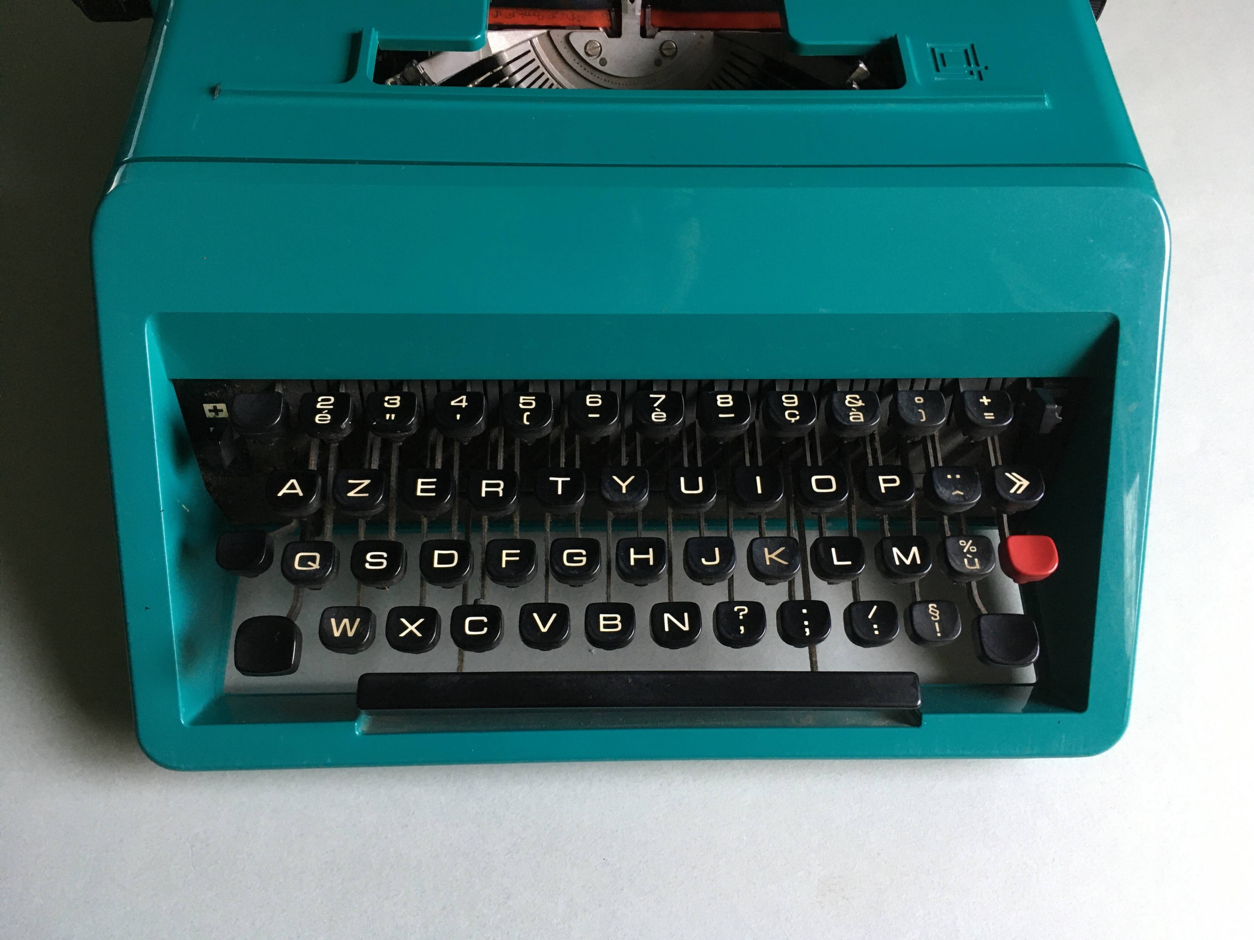 Machine à écrire vintage vert émeraude Olivetti Studio