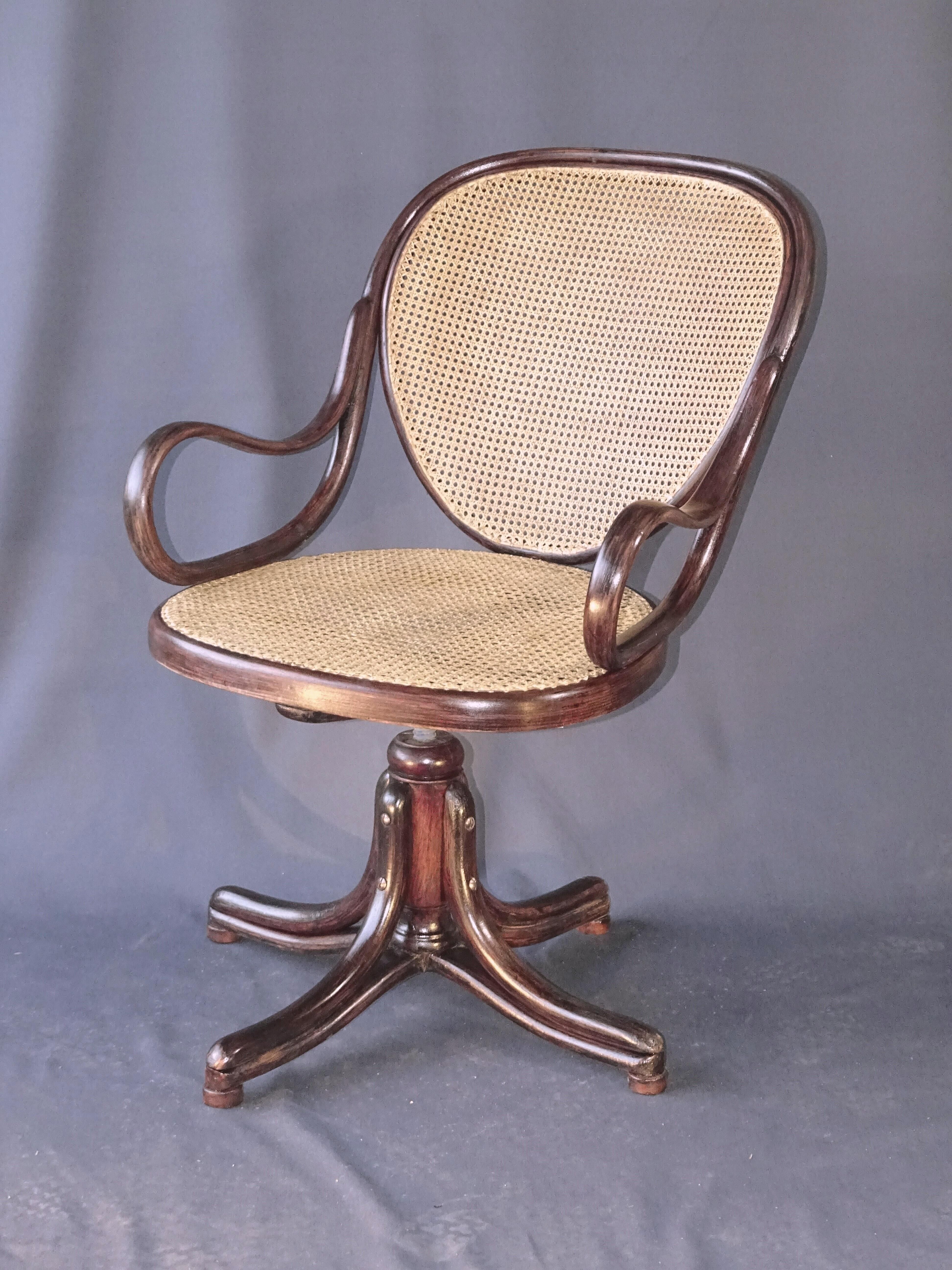 Office screw chair by Thonet 1880