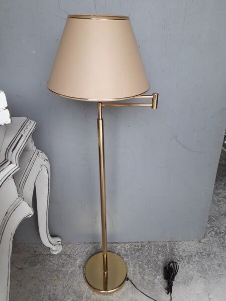 1980s gold metal lamppost