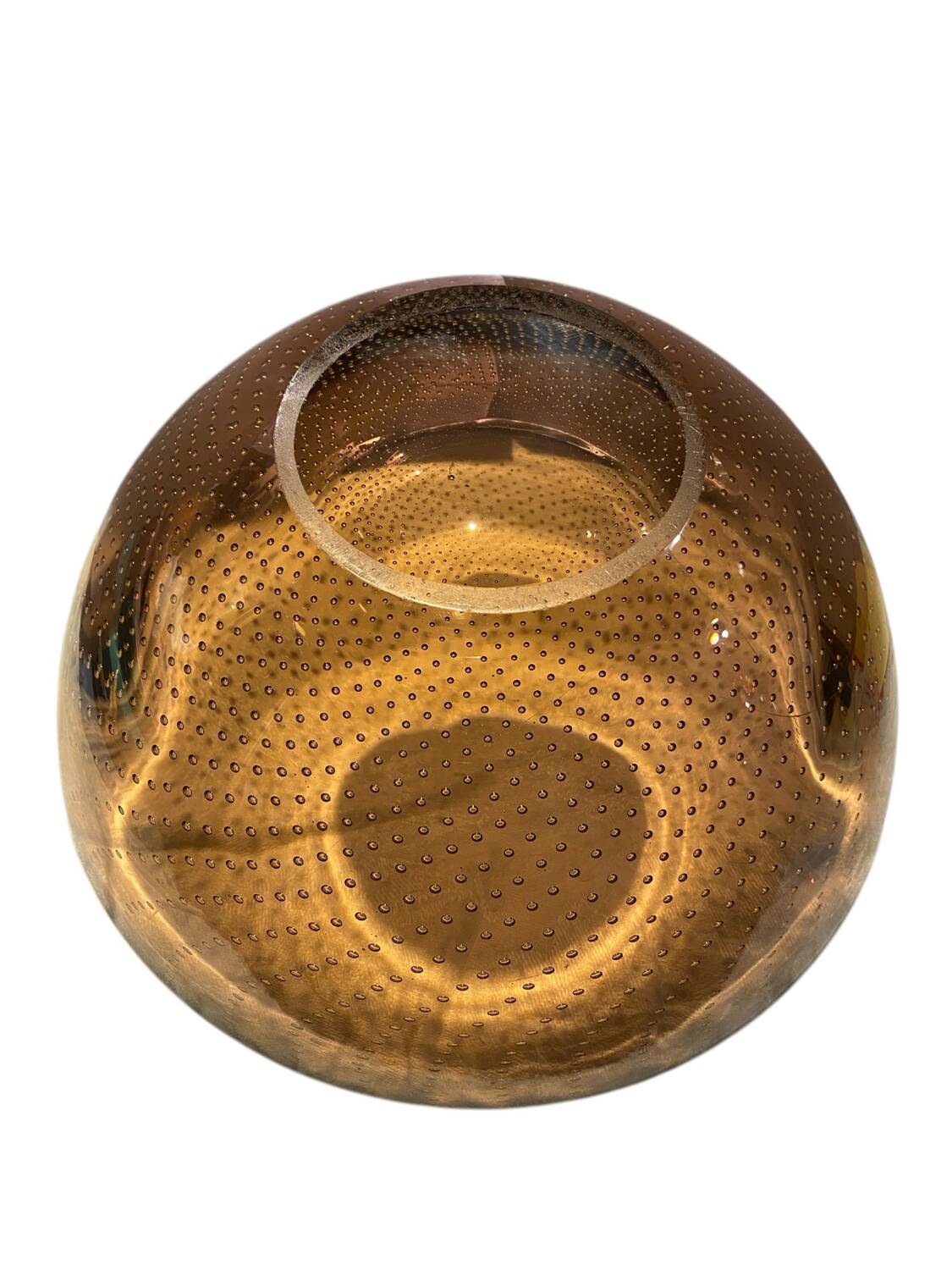 Coupe en verre fumée à décor de bulles disposées en spirale. Travail probable des années 60/80.