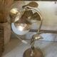 Lampe en métal doré et opaline 70’s