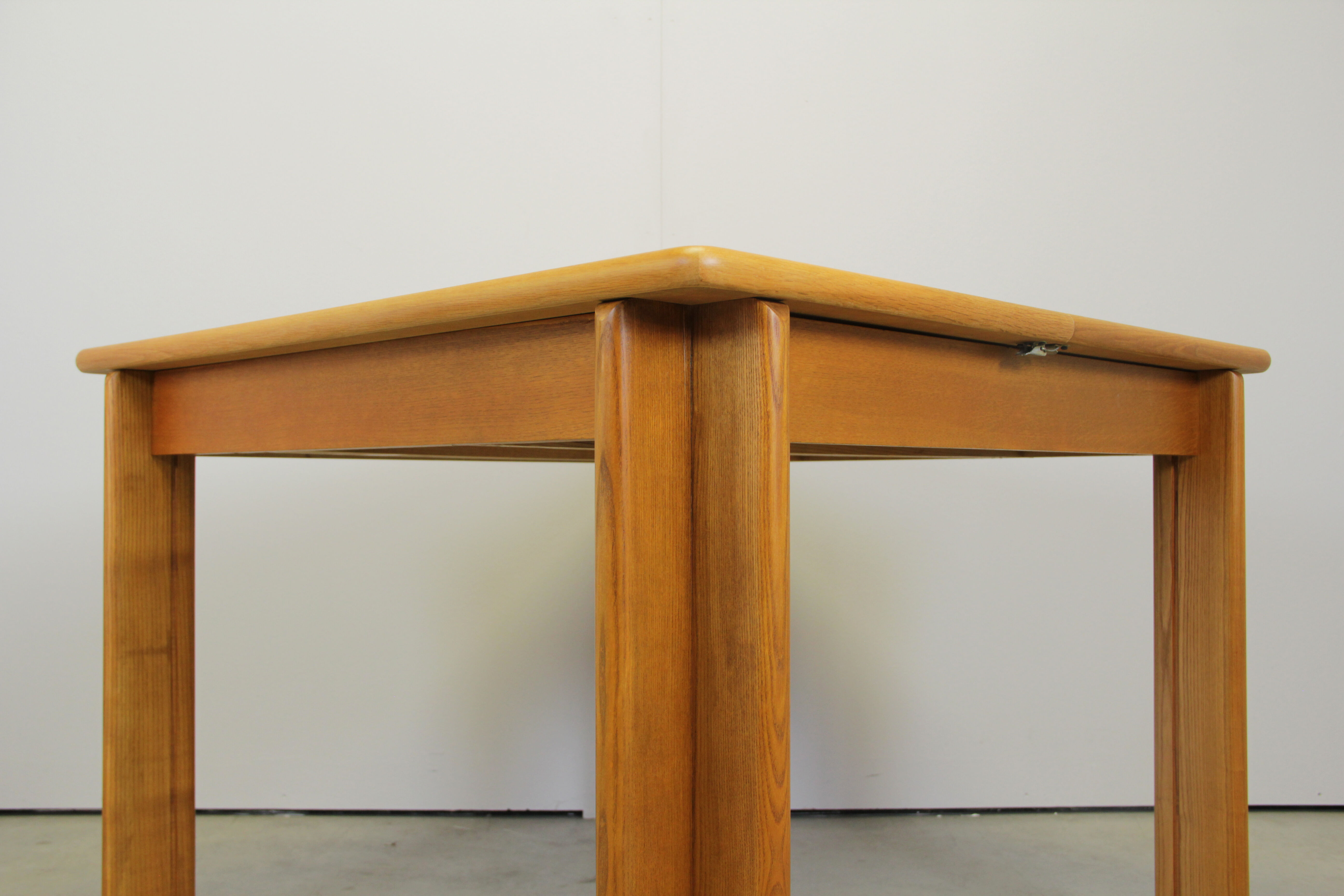 Table à manger extensible en chêne carré, Italie années 1970