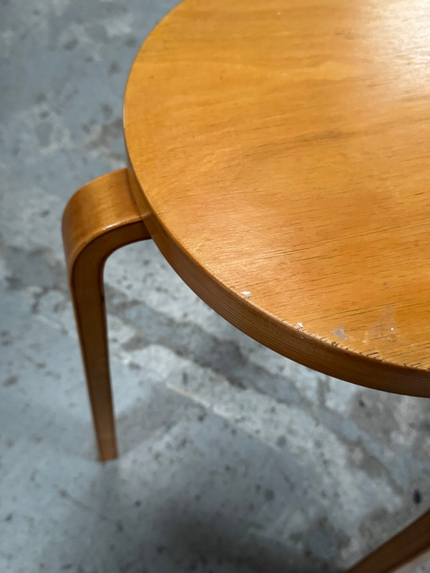 Tabouret attribué à Alvar Aalto