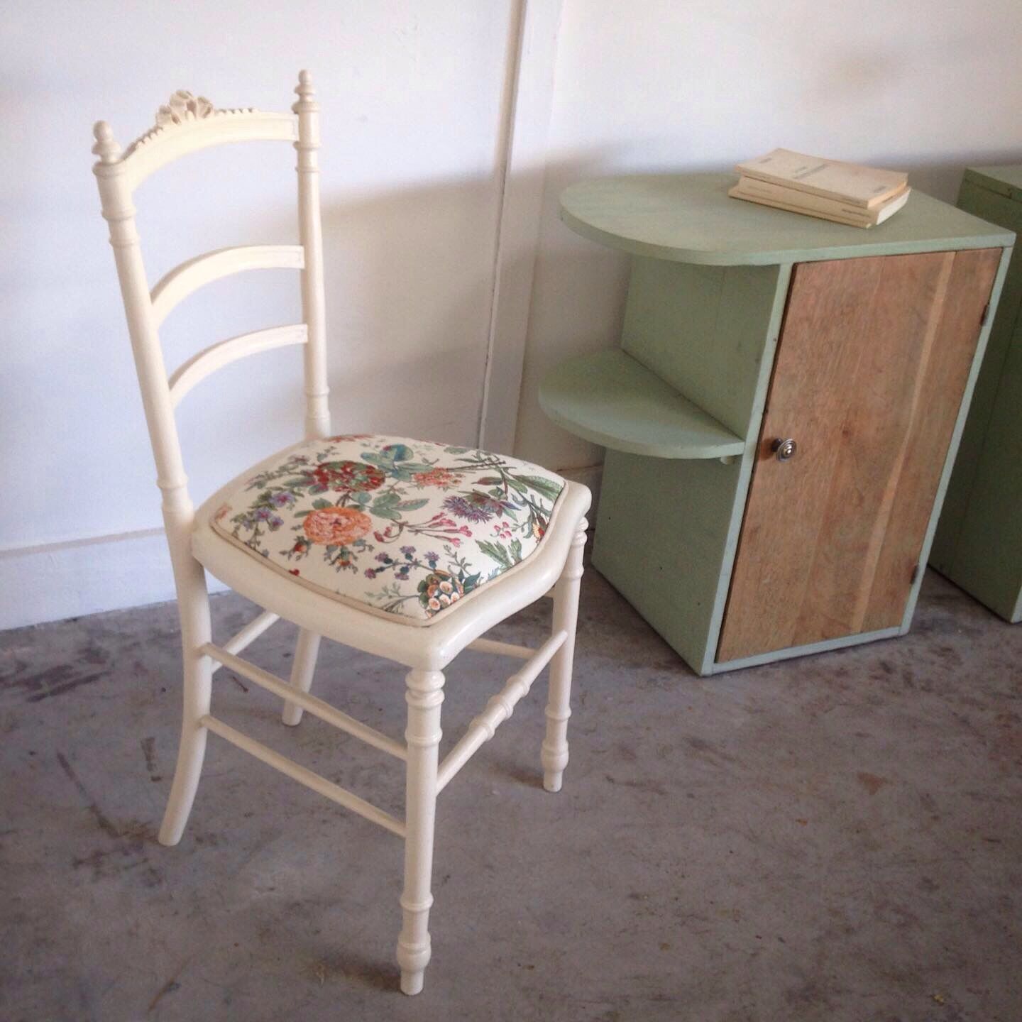 Napoleon iii chair white with flowers