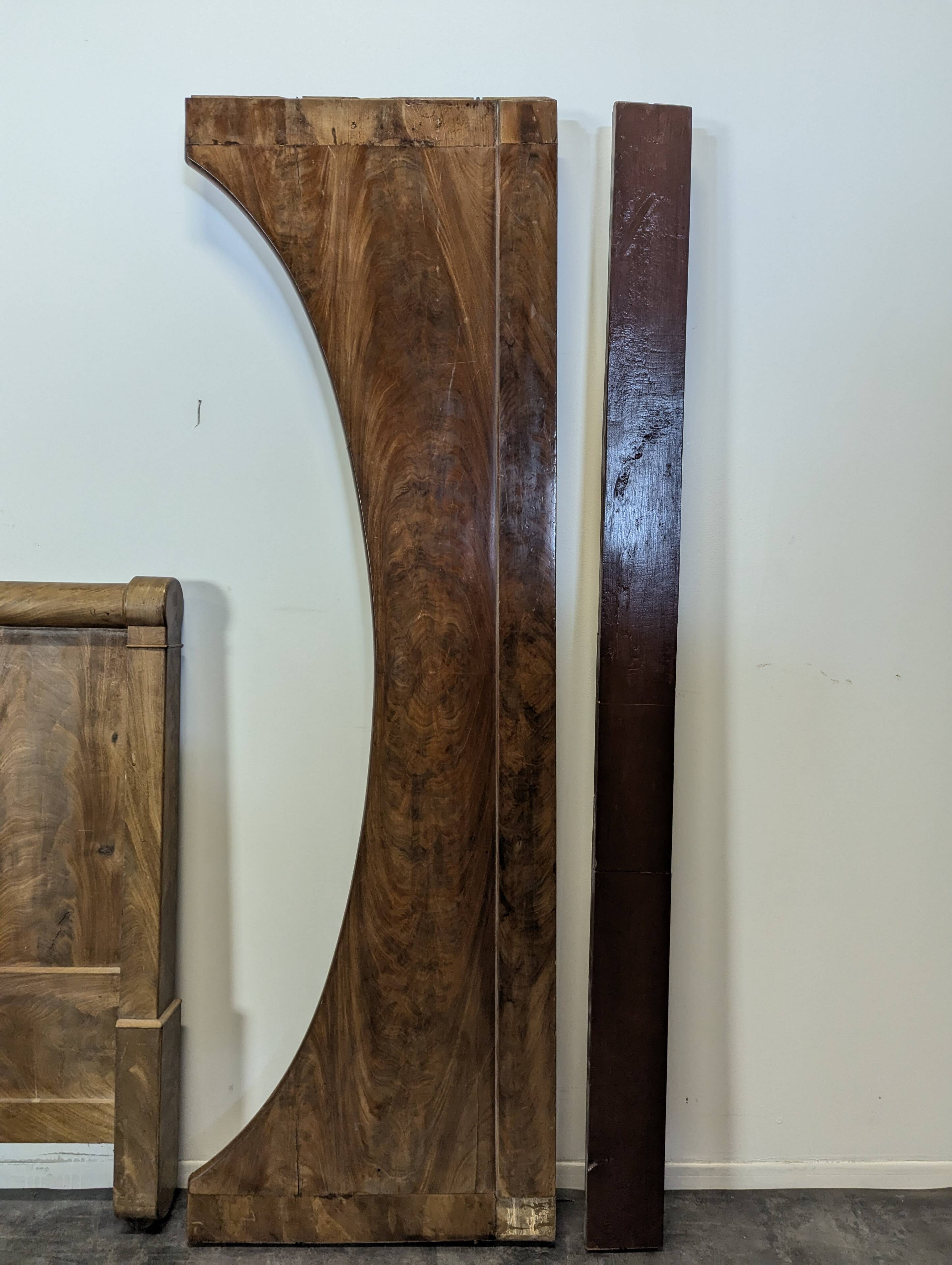 Restoration period daybed in flamed mahogany