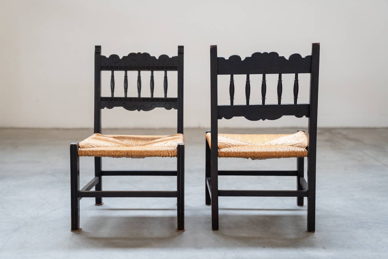2 low bedroom chairs in hand-woven rice straw, 1950s/1960s