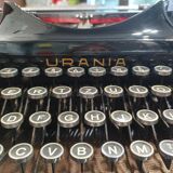 Machine à écrire urania noire années 30 qwertz