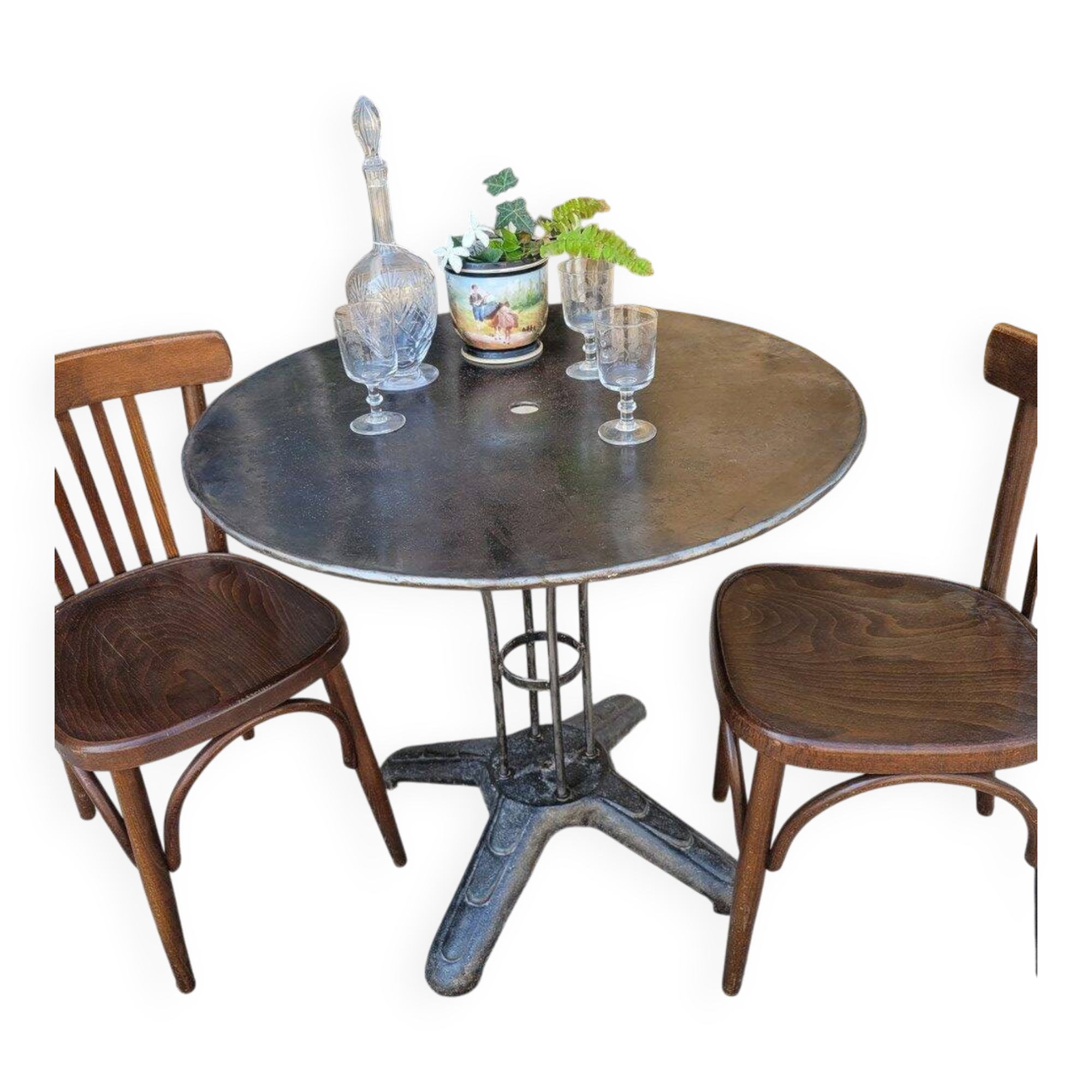 Round garden table