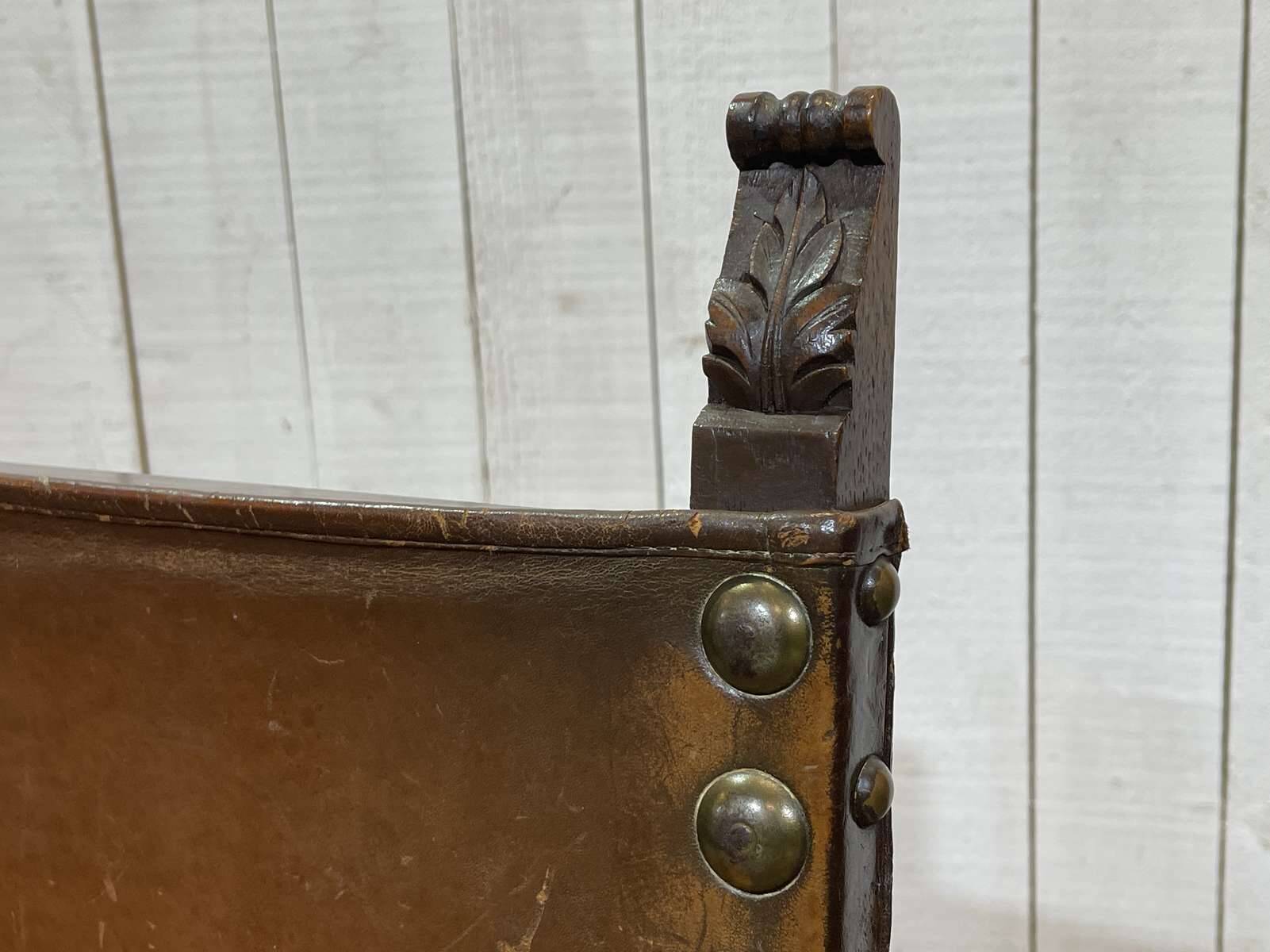 High-backed chair from the early 20th century in oak and leather