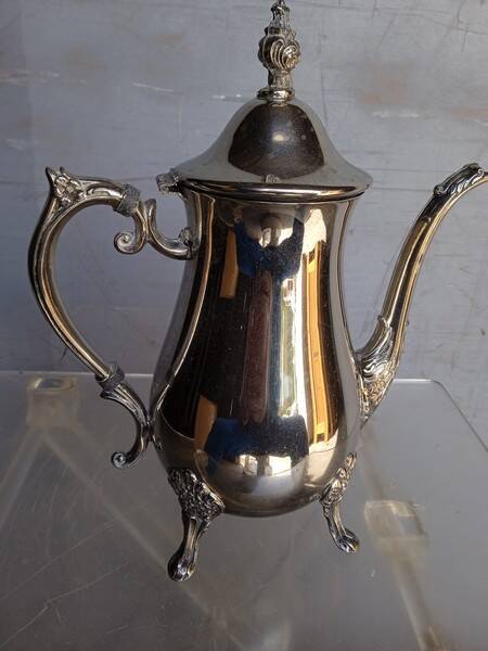 Coffee / teapot in silver metal St Louis XV