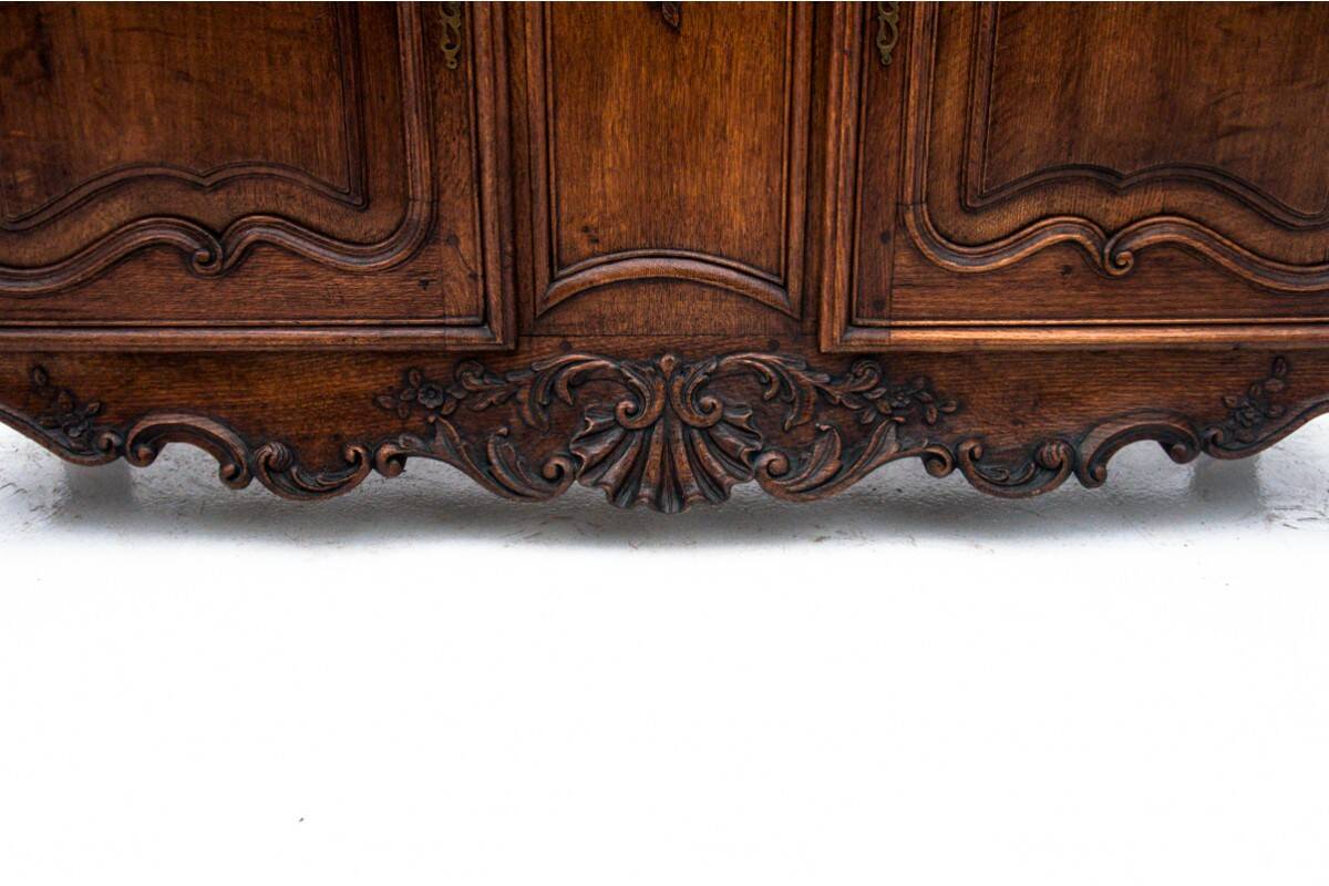 Commode ancienne sur pattes de lion, Europe occidentale, vers 1880. Après rénovation.