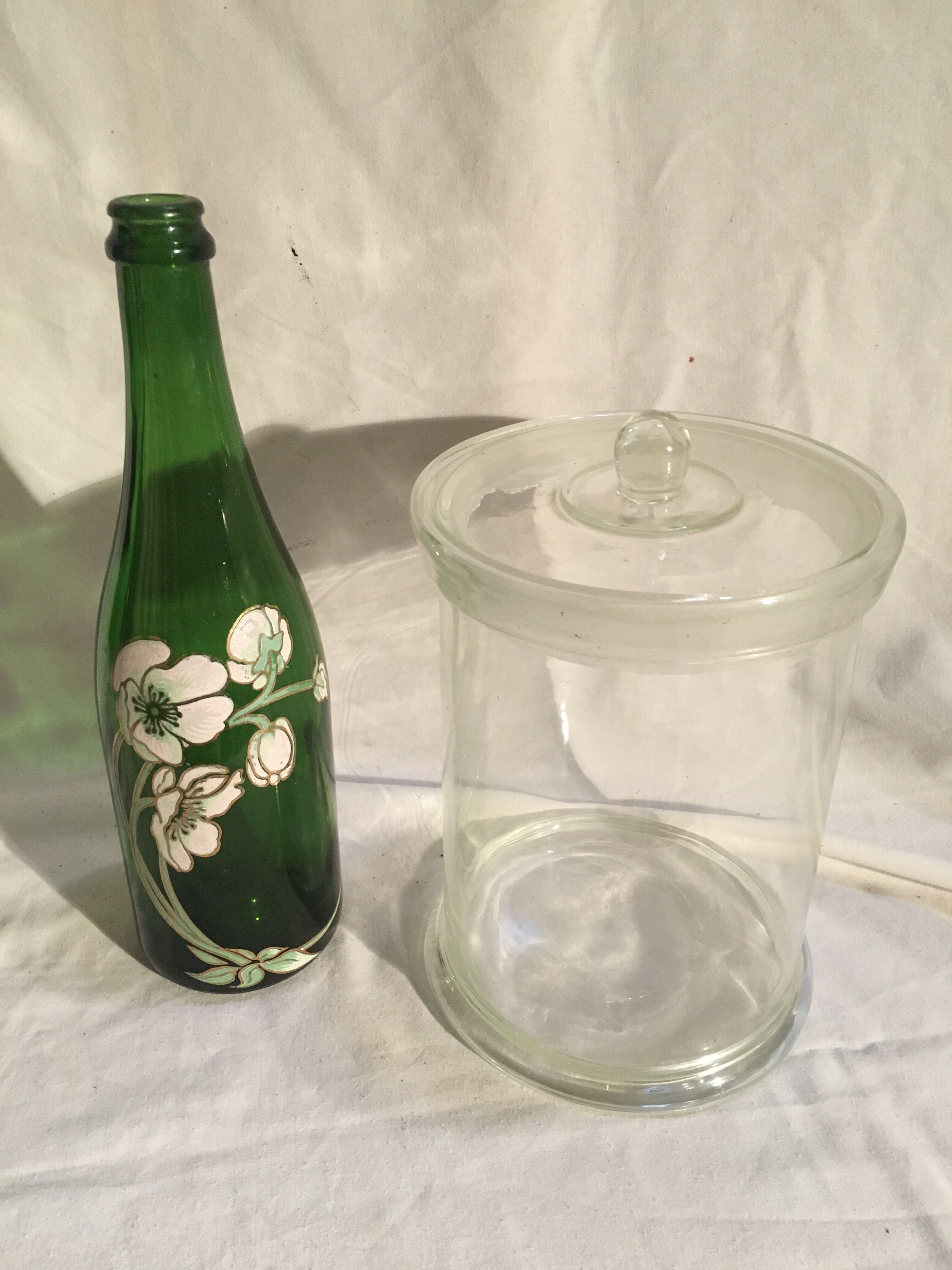 Confectioner jar made of antique glass