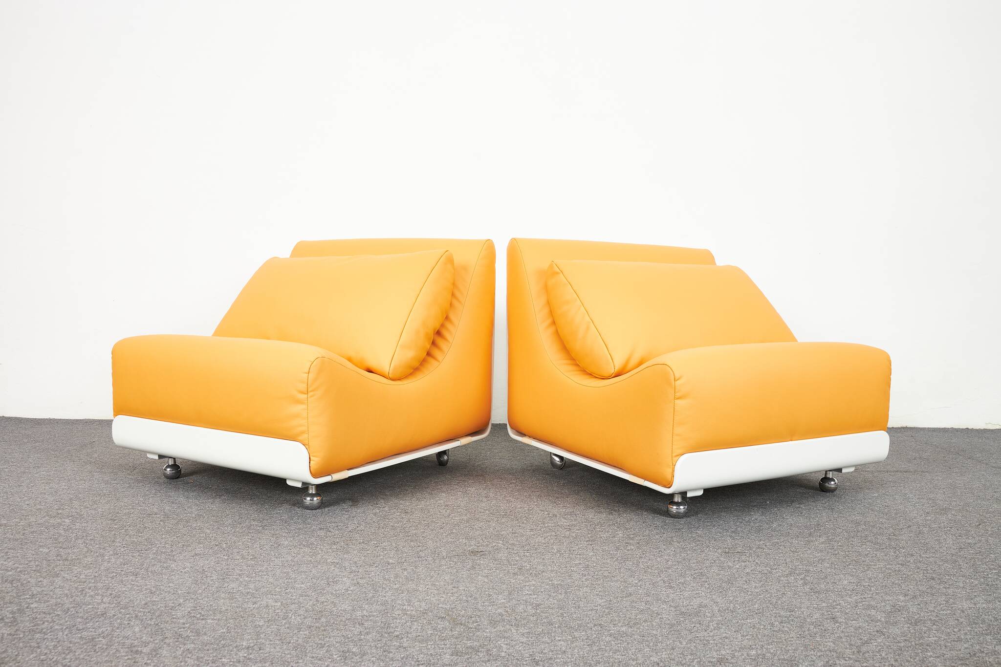 Space Age Orbis lounge chairs by Luigi Colani for CORE 1970s