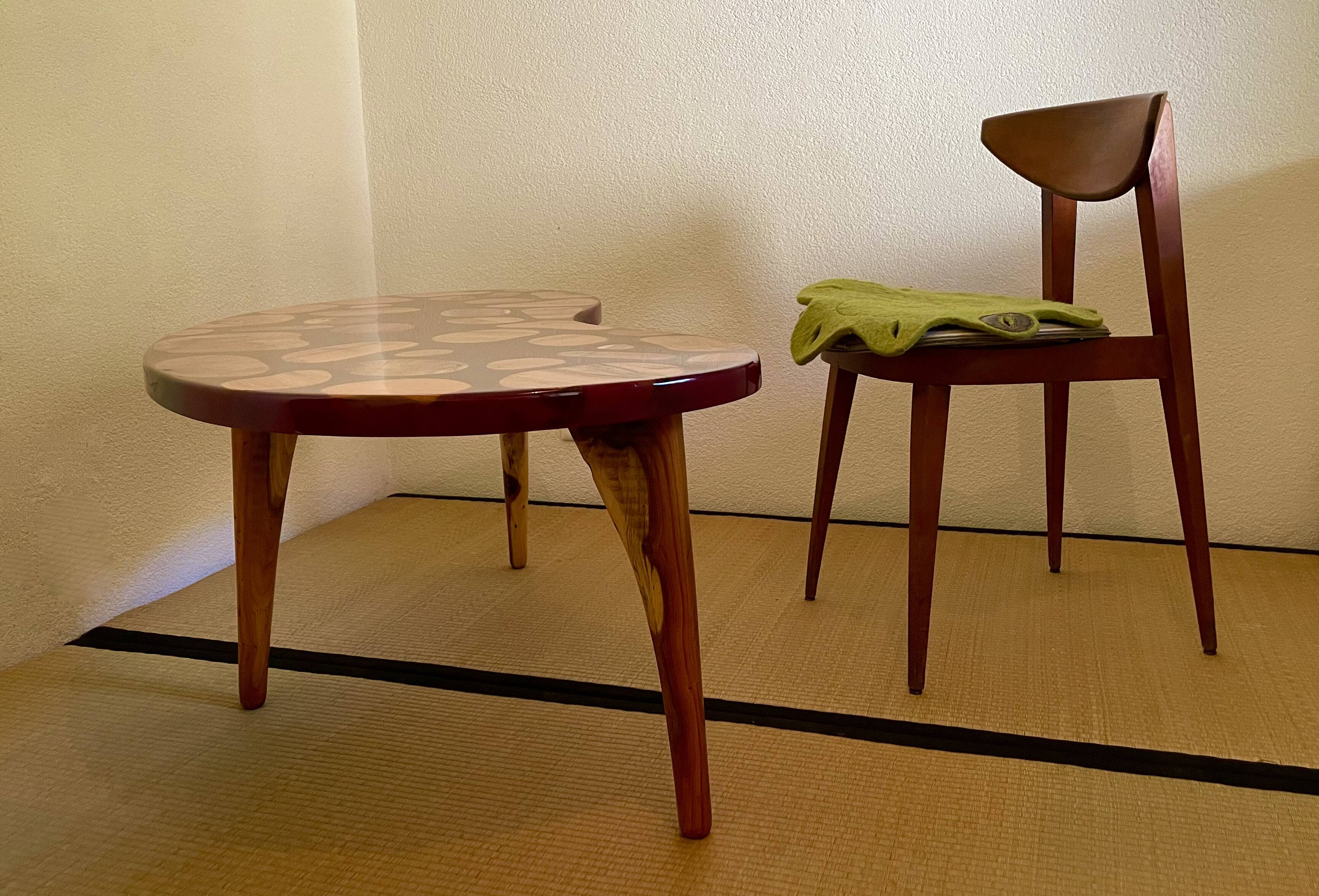 Coffee table, 70s design, Artist: "Vino Di Travolta", wood and resin