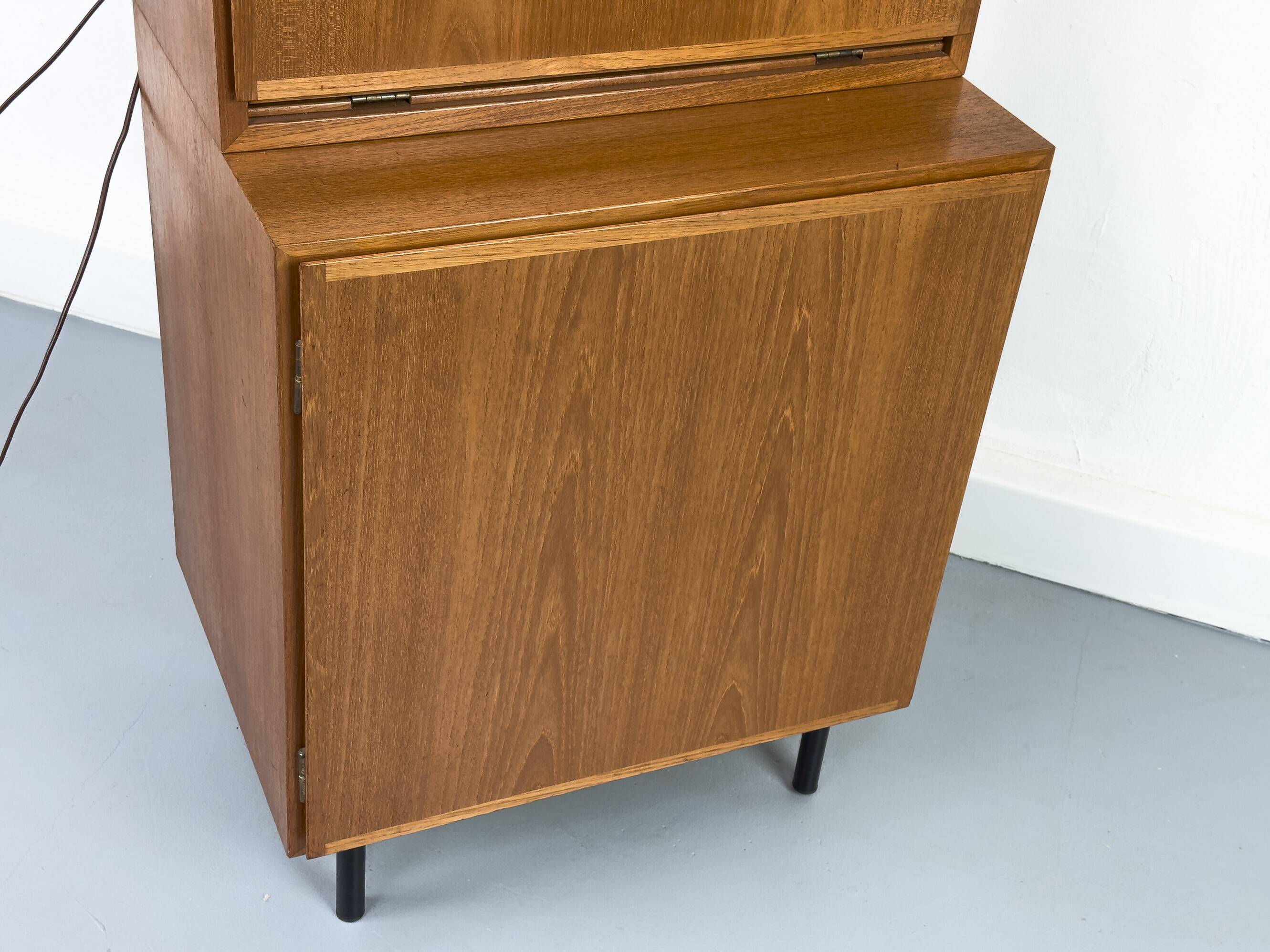 Meuble bar éclairé en teck d'Omann Jun, années 1960