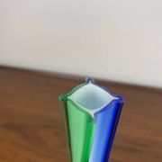 Duo de soliflores en verre soufflé de style Murano, vert et bleu