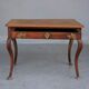Bureau en noyer d'époque Louis XV à pied biche