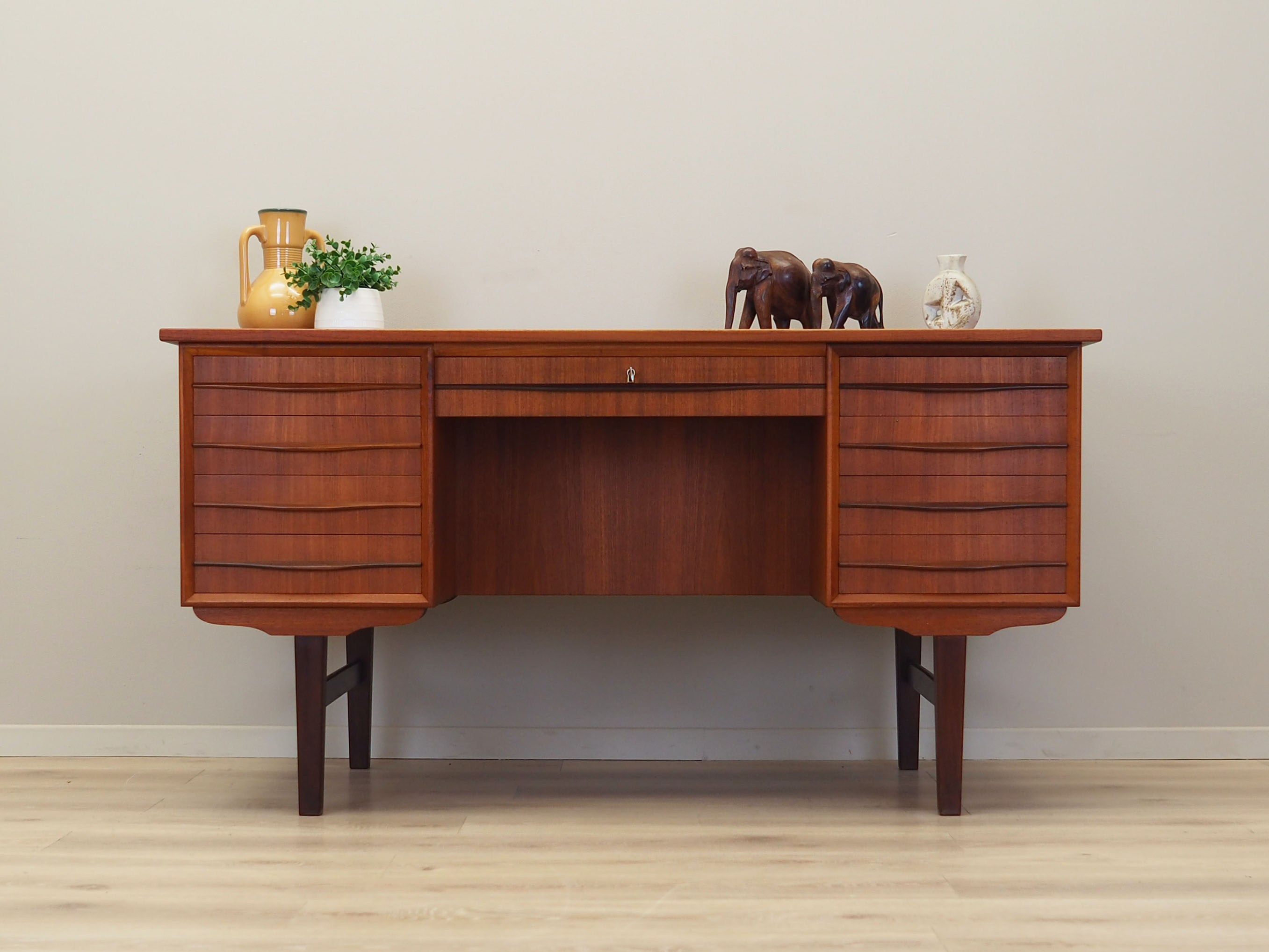 Teak desk, Danish design, 1970s, production: Denmark