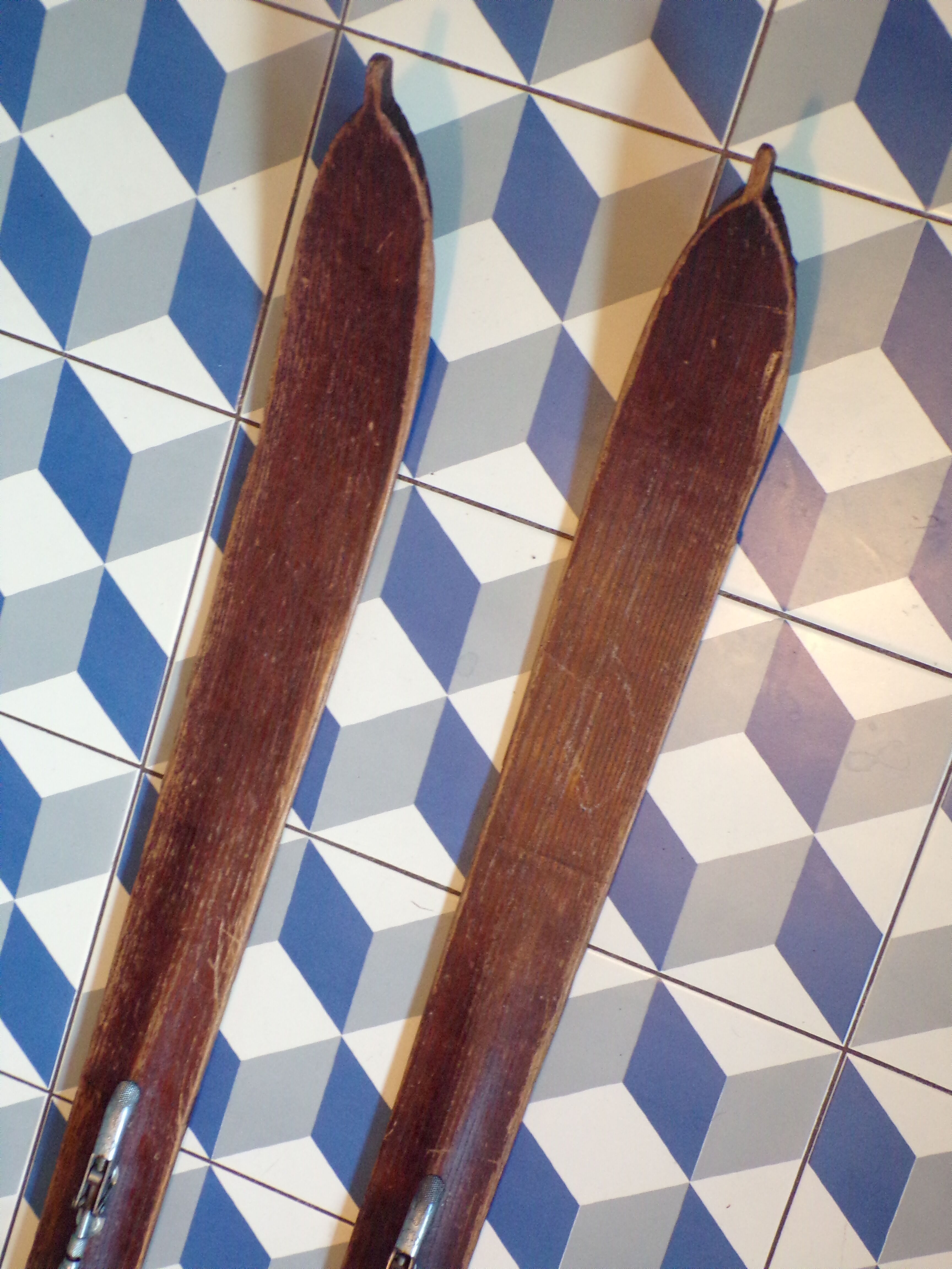Pair of vintage wooden skis 1.50m