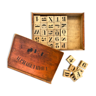 Alphabetical Game for Children - 32 old cubes and its screen-printed box - vintage educational game