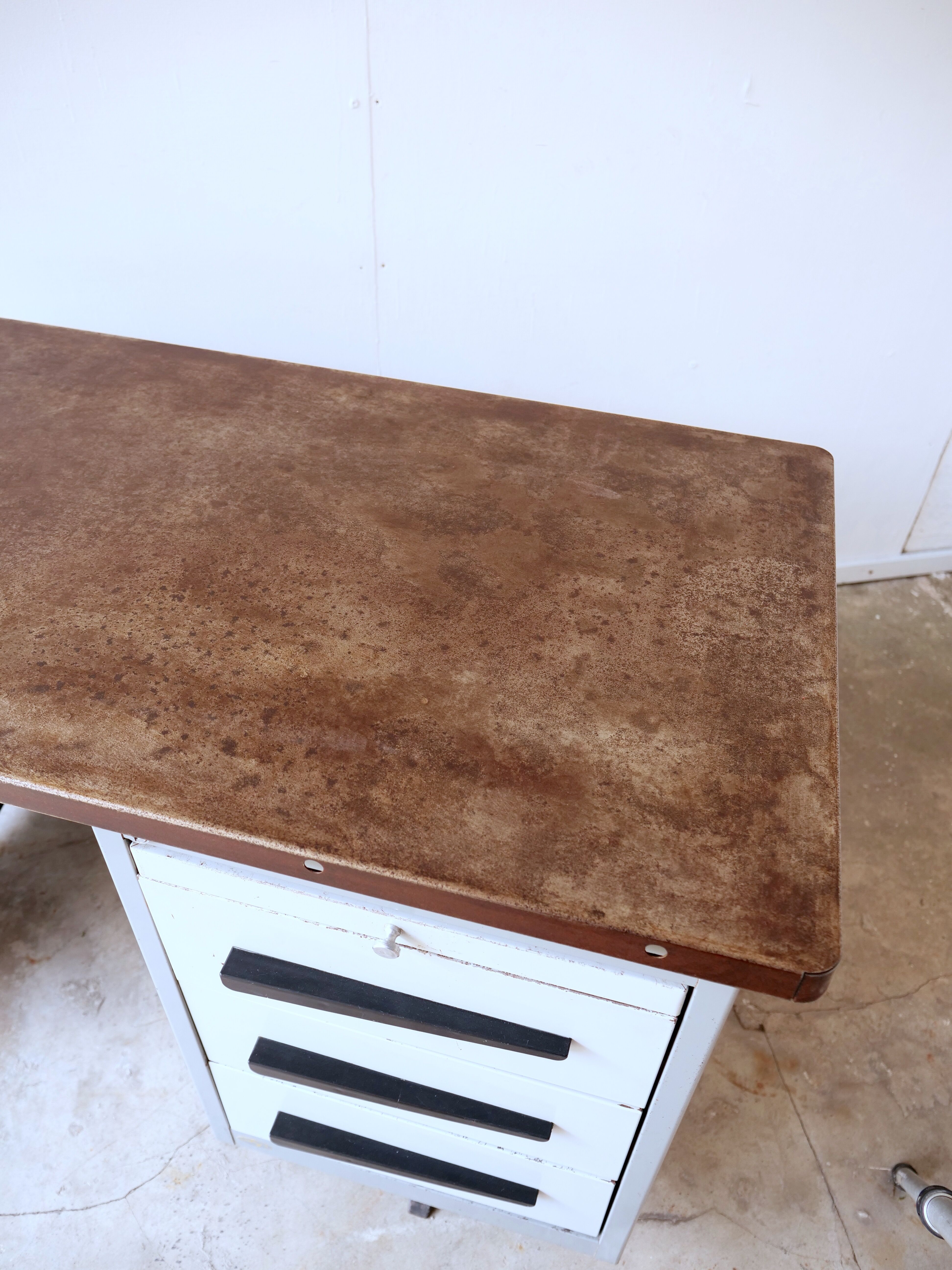 Bureau geomètrique de style industriel sansen