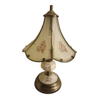 Lampe vitrail avec pied en porcelaine et bronze