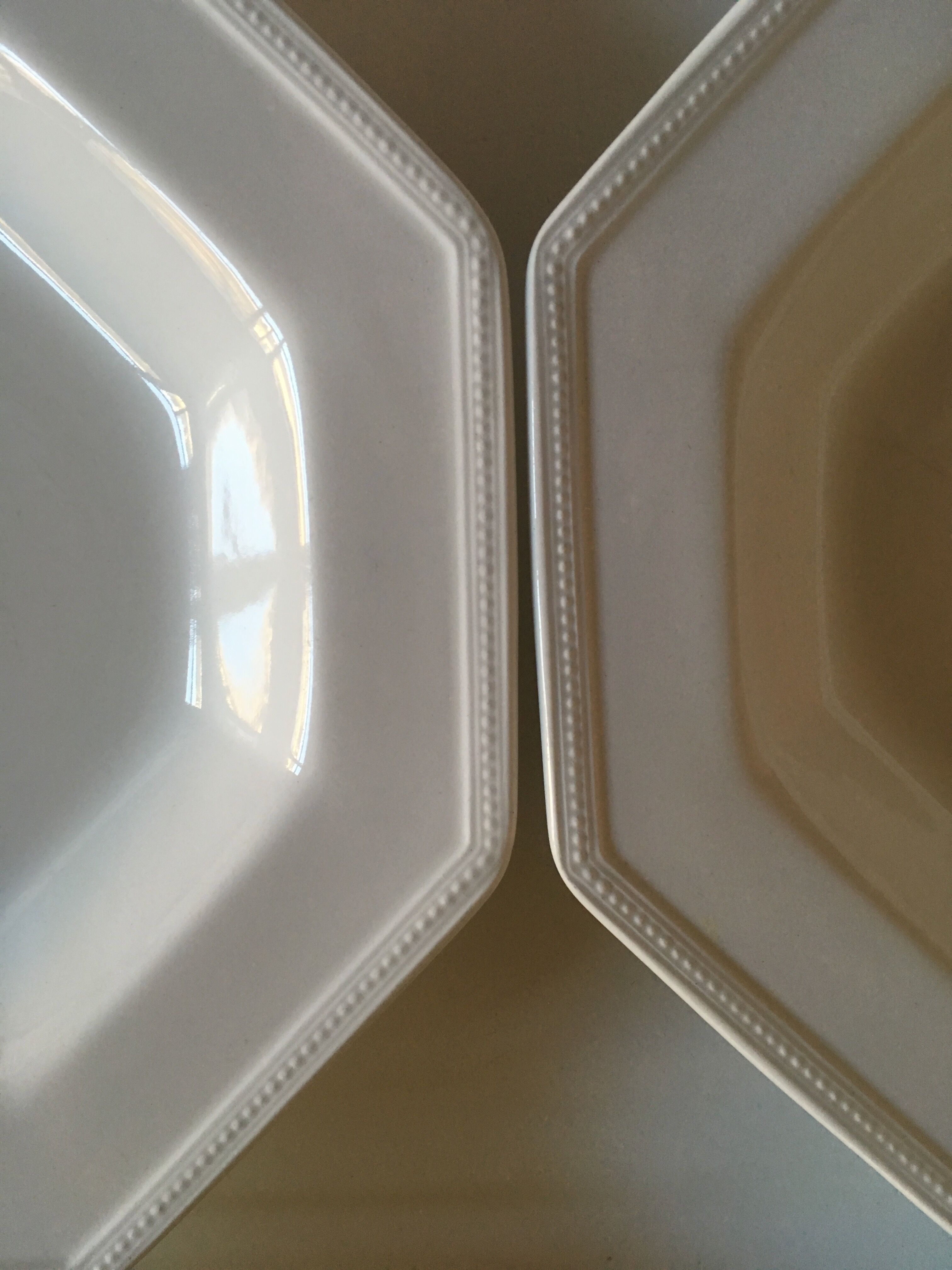 Series of 4 plates dug ironstone pearls Johnson Brothers England