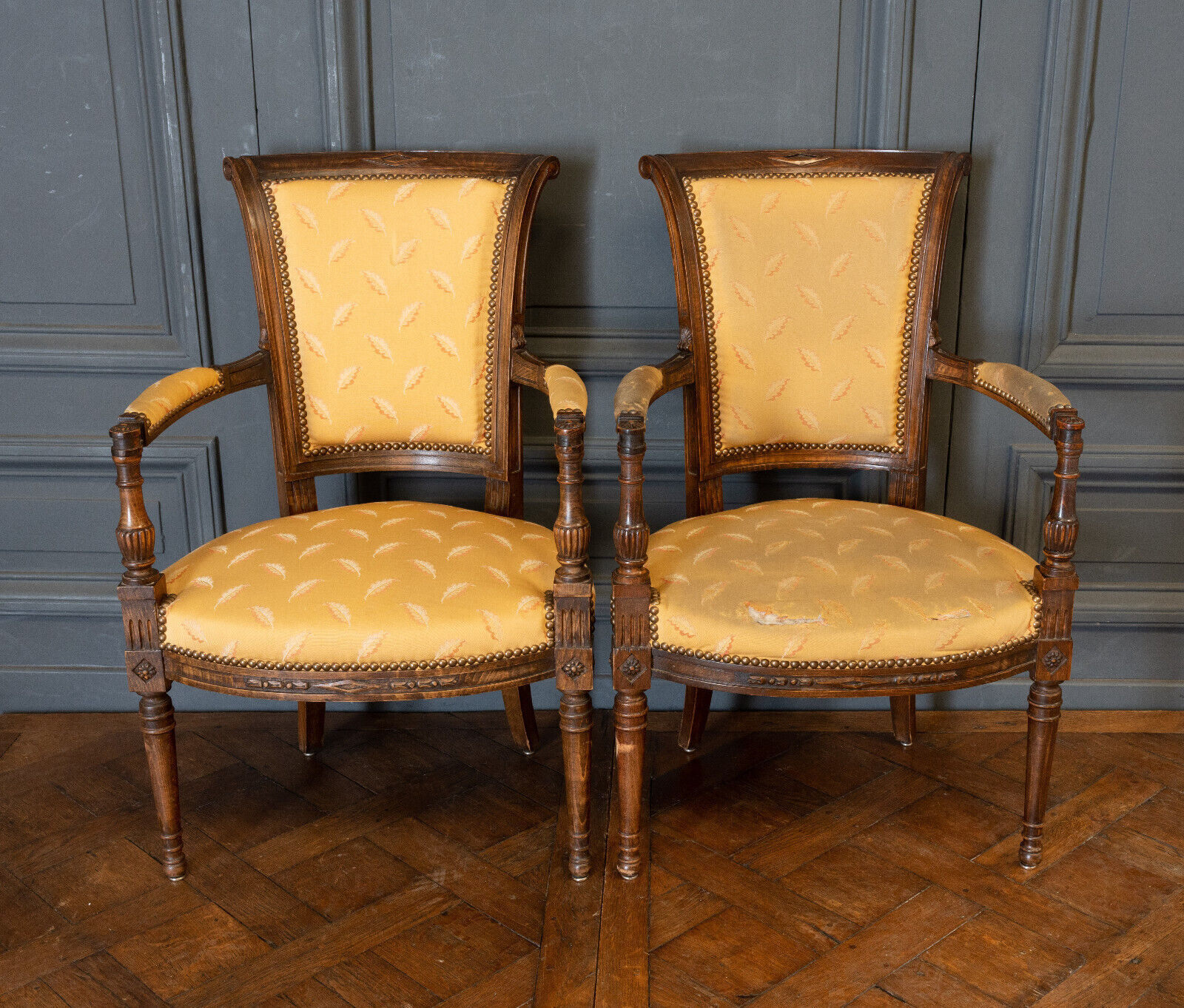 Pair of convertibles of the Directoire in walnut early nineteenth
