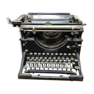 Ancienne machine à écrire marque Underwood