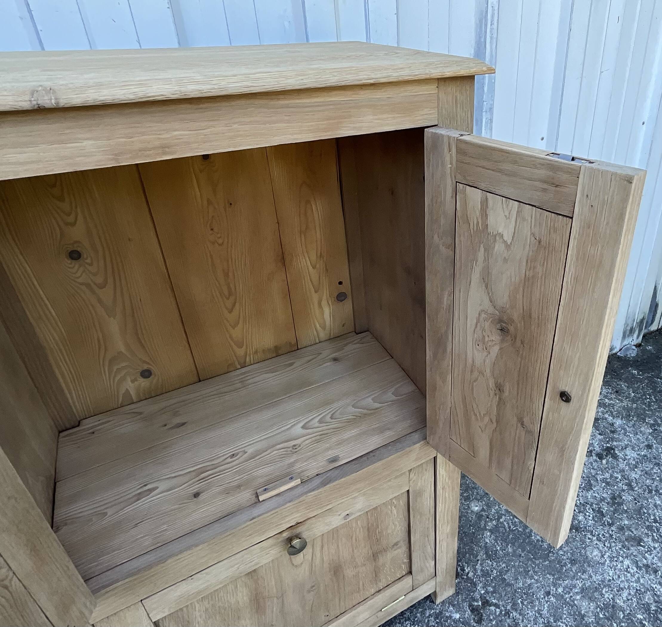 Solid oak storage unit – Contemporary country style