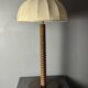 Grande lampe de table en bois tourné en forme de champignon brutaliste des années 1950, 95 cm.