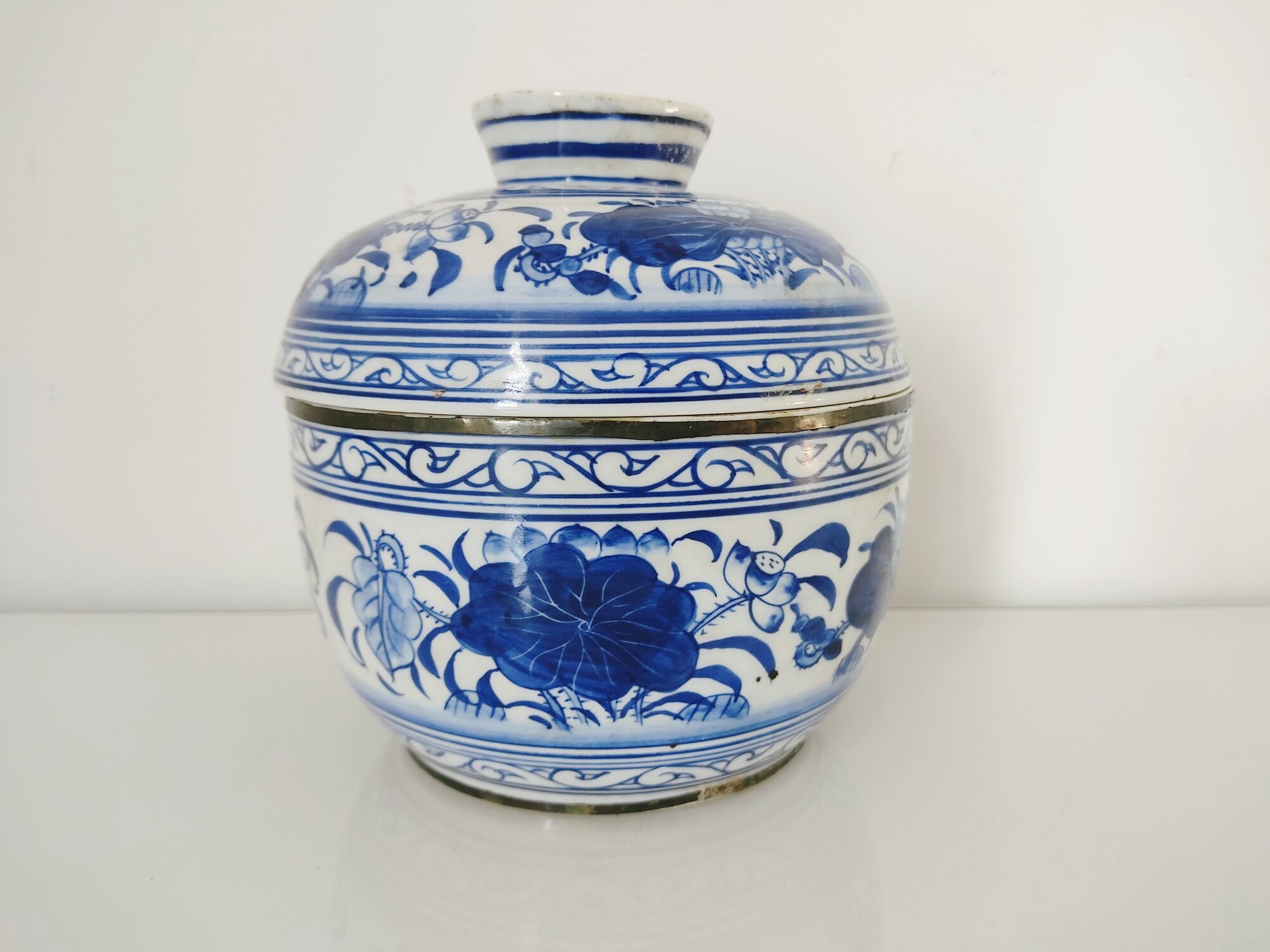 Pot couvert en porcelaine chinoise bleu et blanc