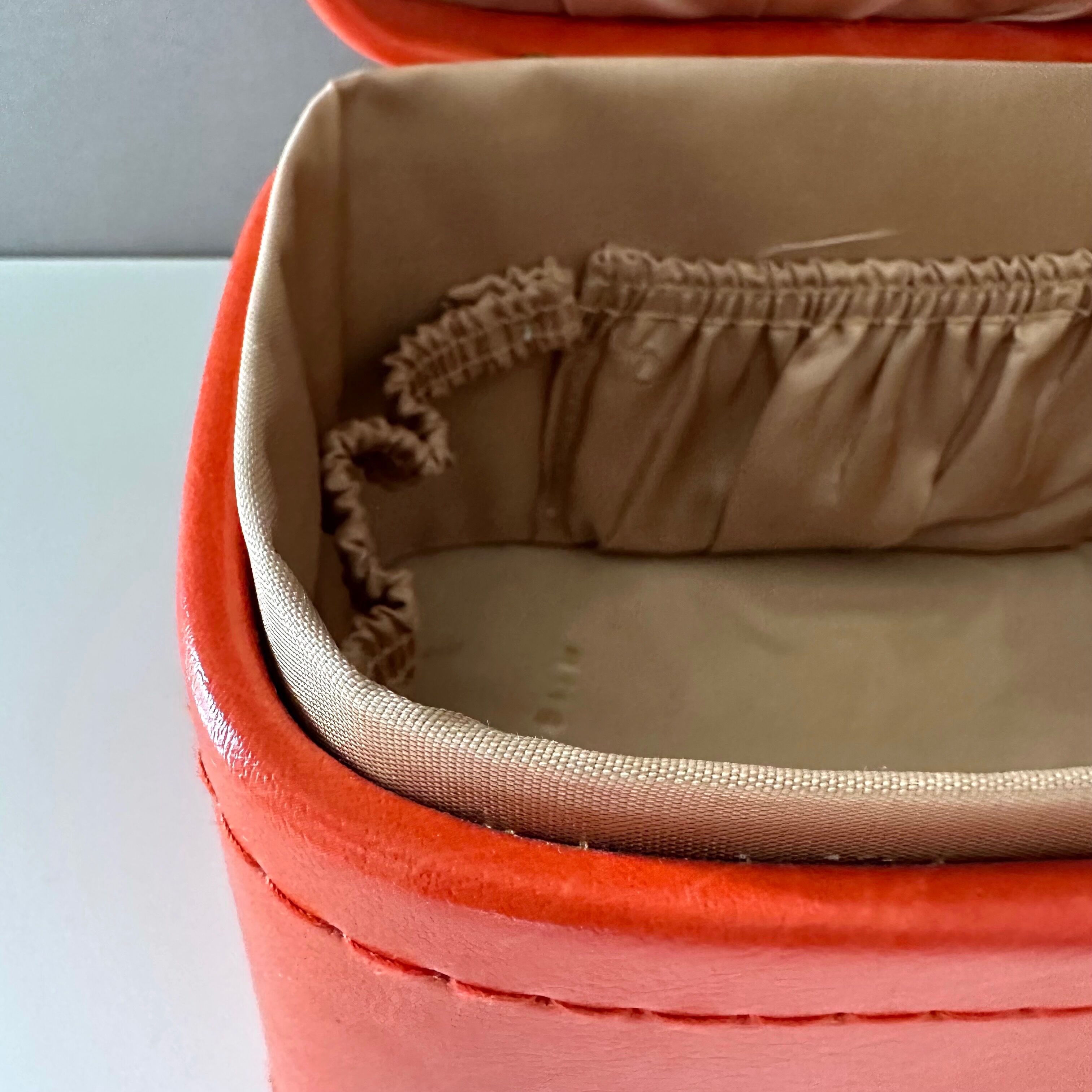 Vintage beauty case orange, 70's
