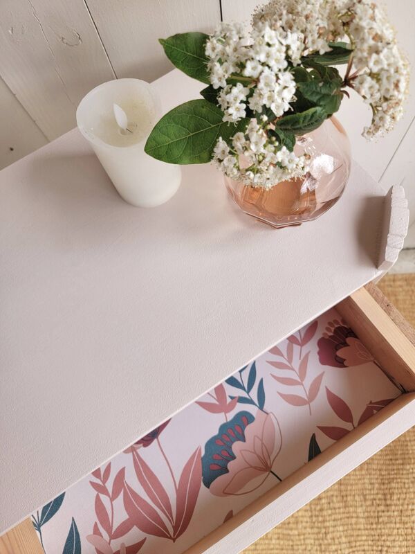 Petite console art déco rénovée couleur nude