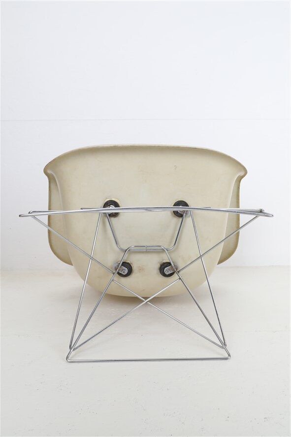 Rare Herman Miller / Charles & Ray Eames “LAR” fiberglass armchair on “Cat’s Cradle Base” / 1950s-1960s