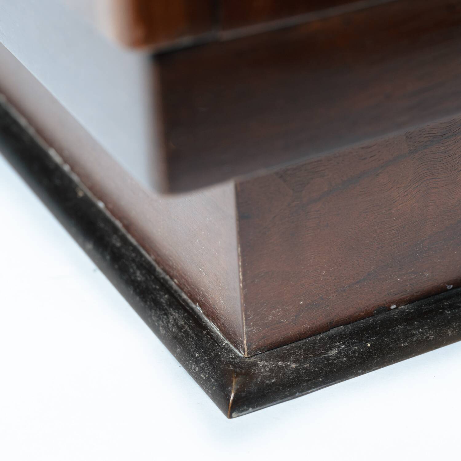 Walnut Veneered Drawer Cabinets or Nightstands by Baker, England, 1970s