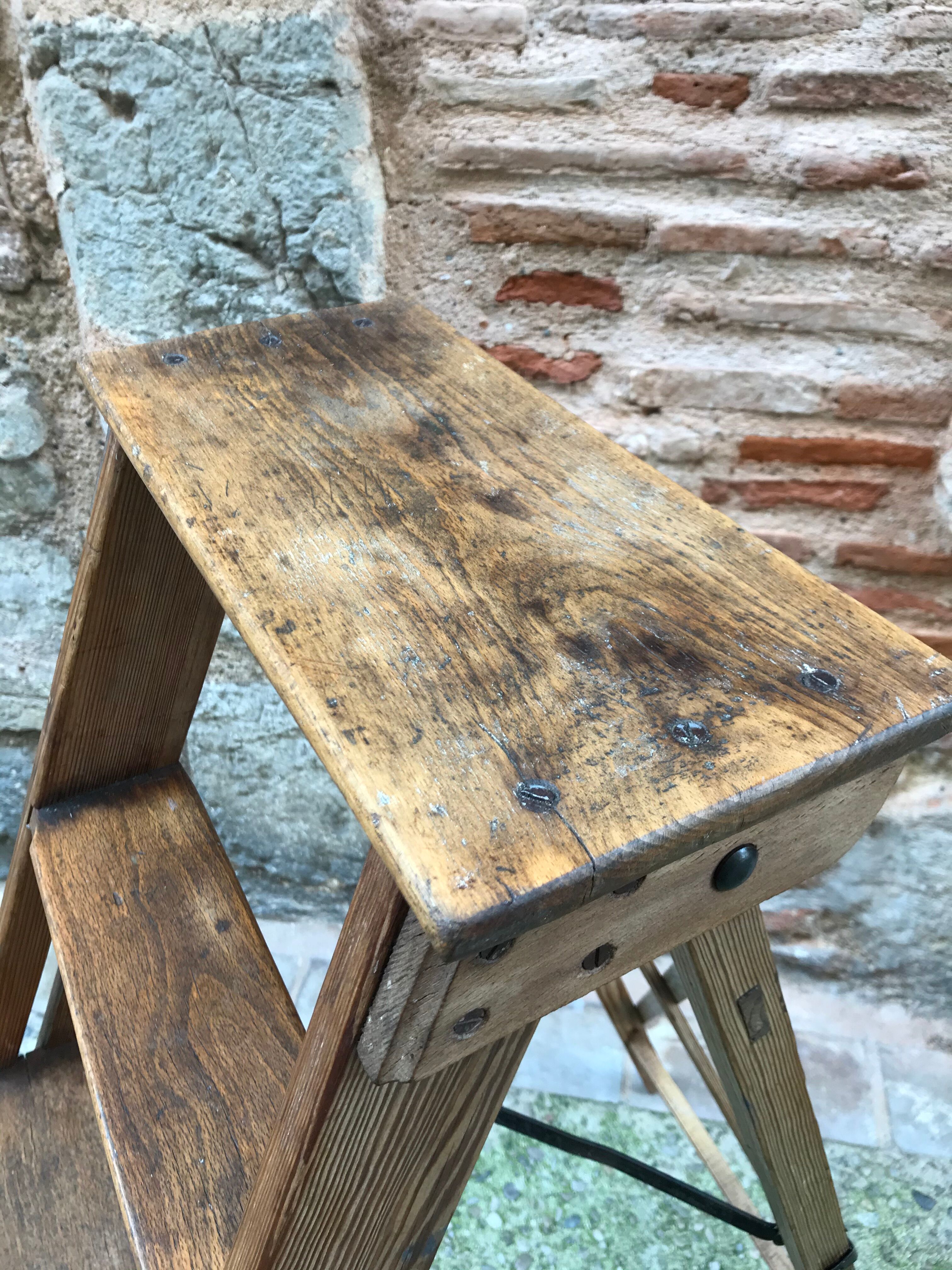 Wooden painter stepladder