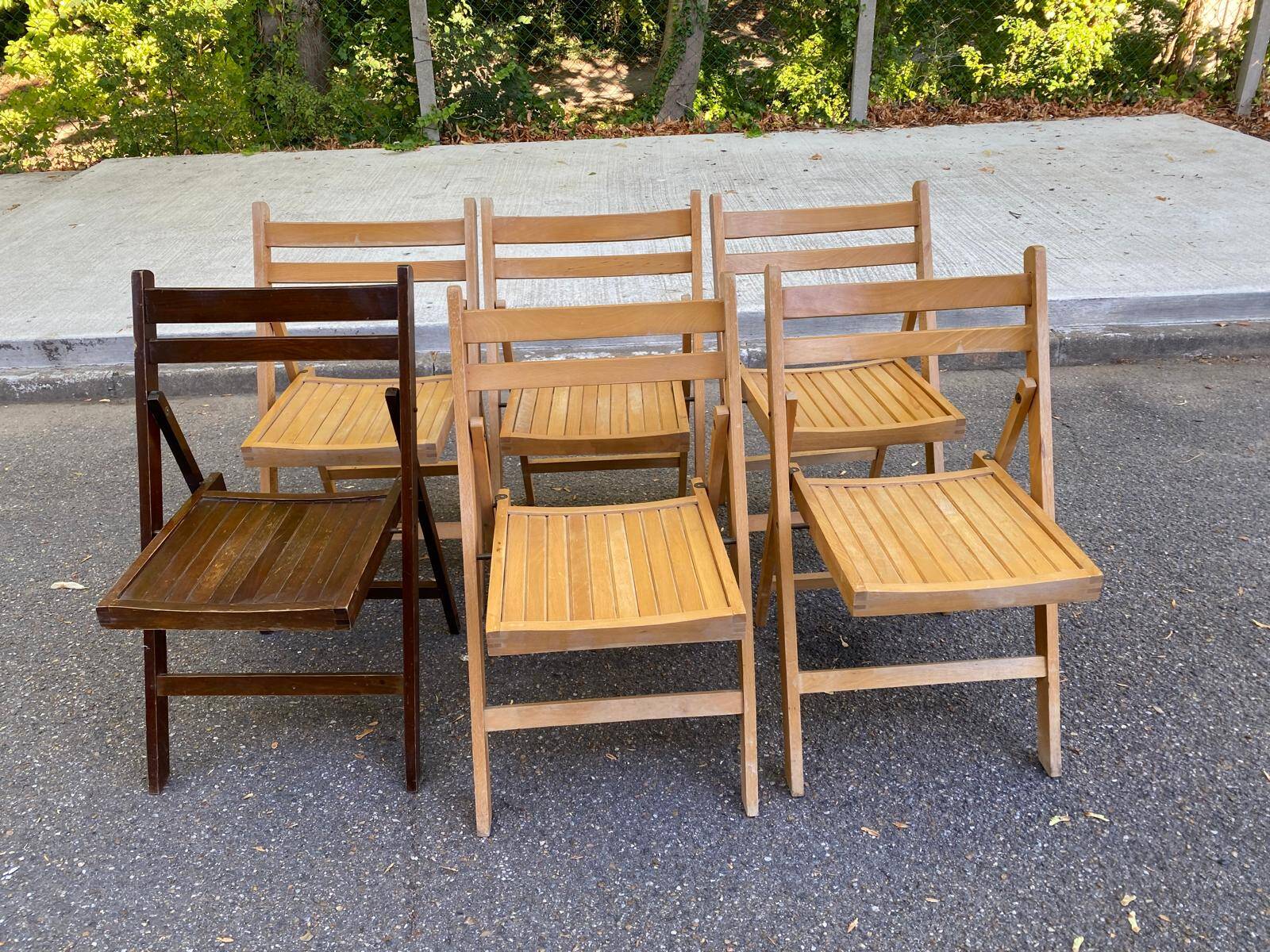 Set of 6 vintage folding chairs in solid wood, bistro/Scandinavian style.