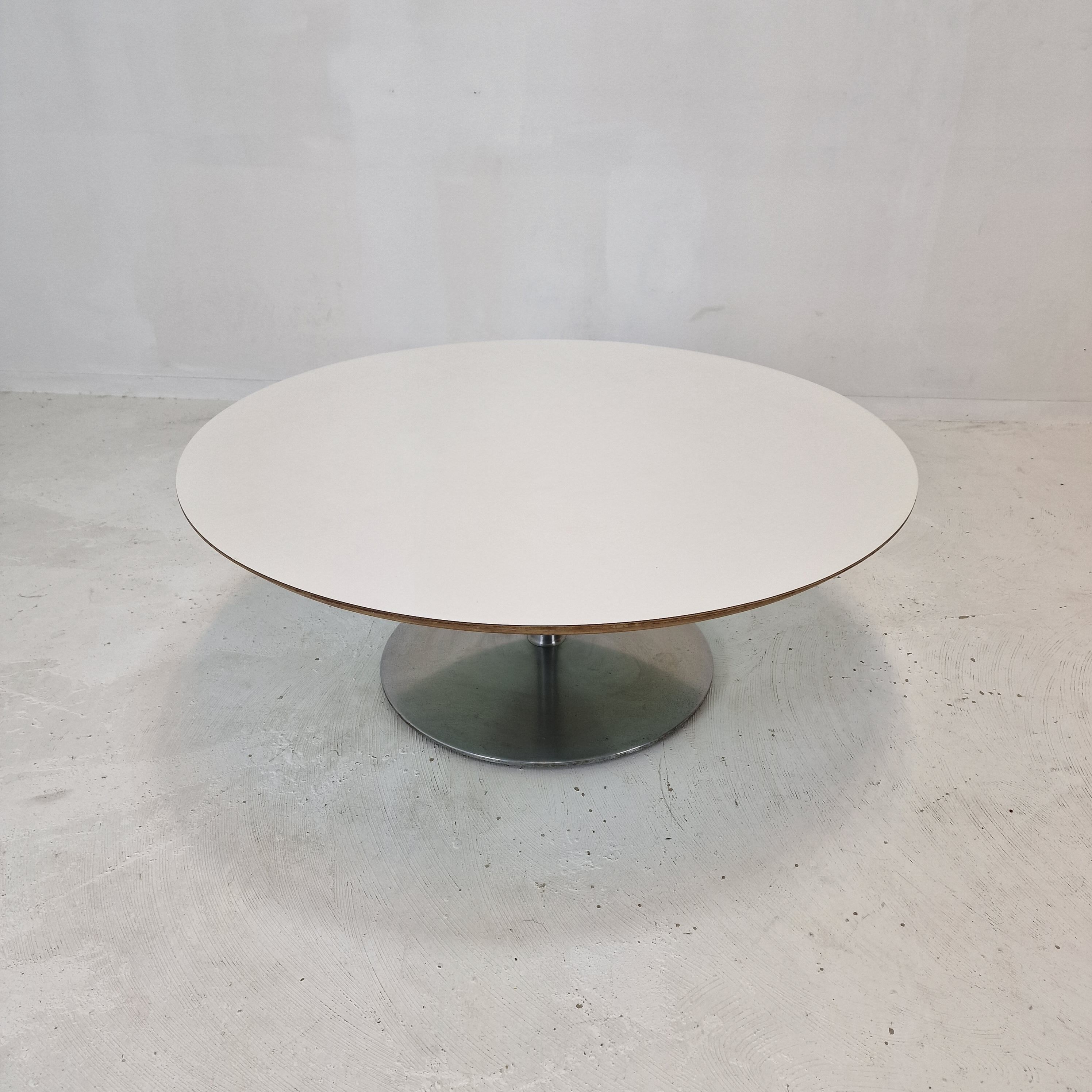 Circle coffee table by Pierre Paulin for Artifort 1960's