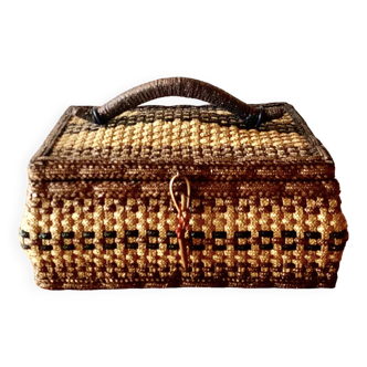 Vintage straw sewing box - satin lining