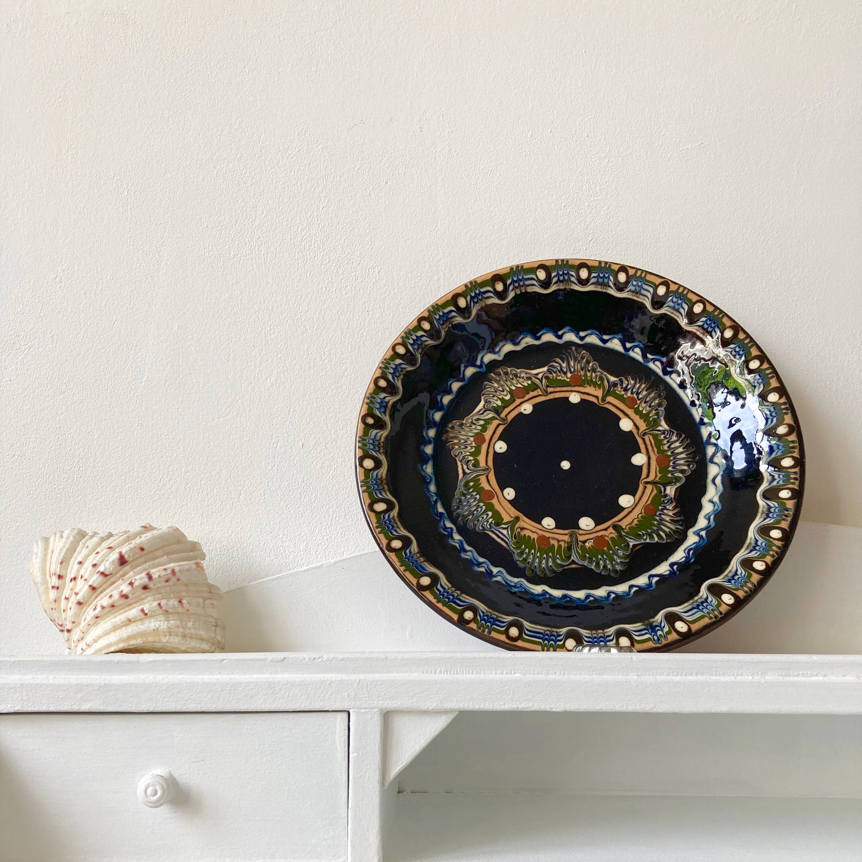 Decorative ceramic plate