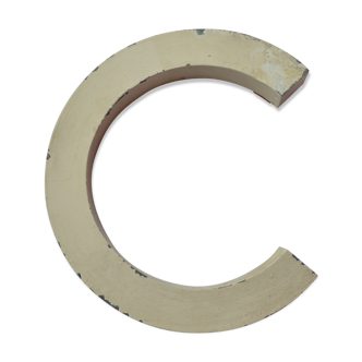 Lettre d'enseigne C vintage en zinc