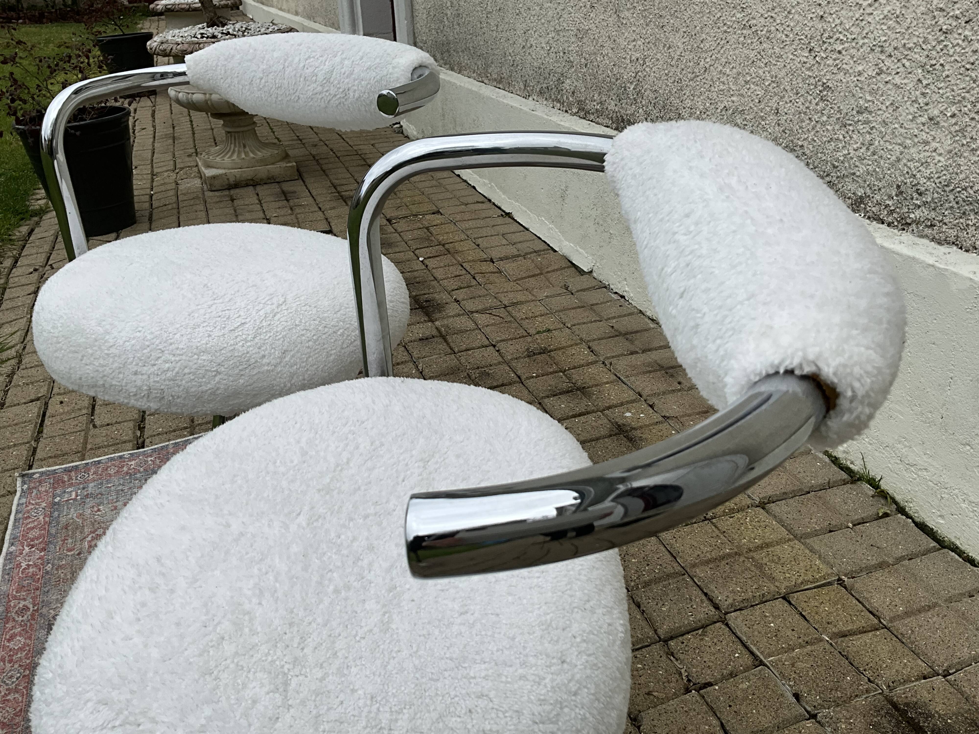 Pair of cobra chair by Giotto  Stoppino