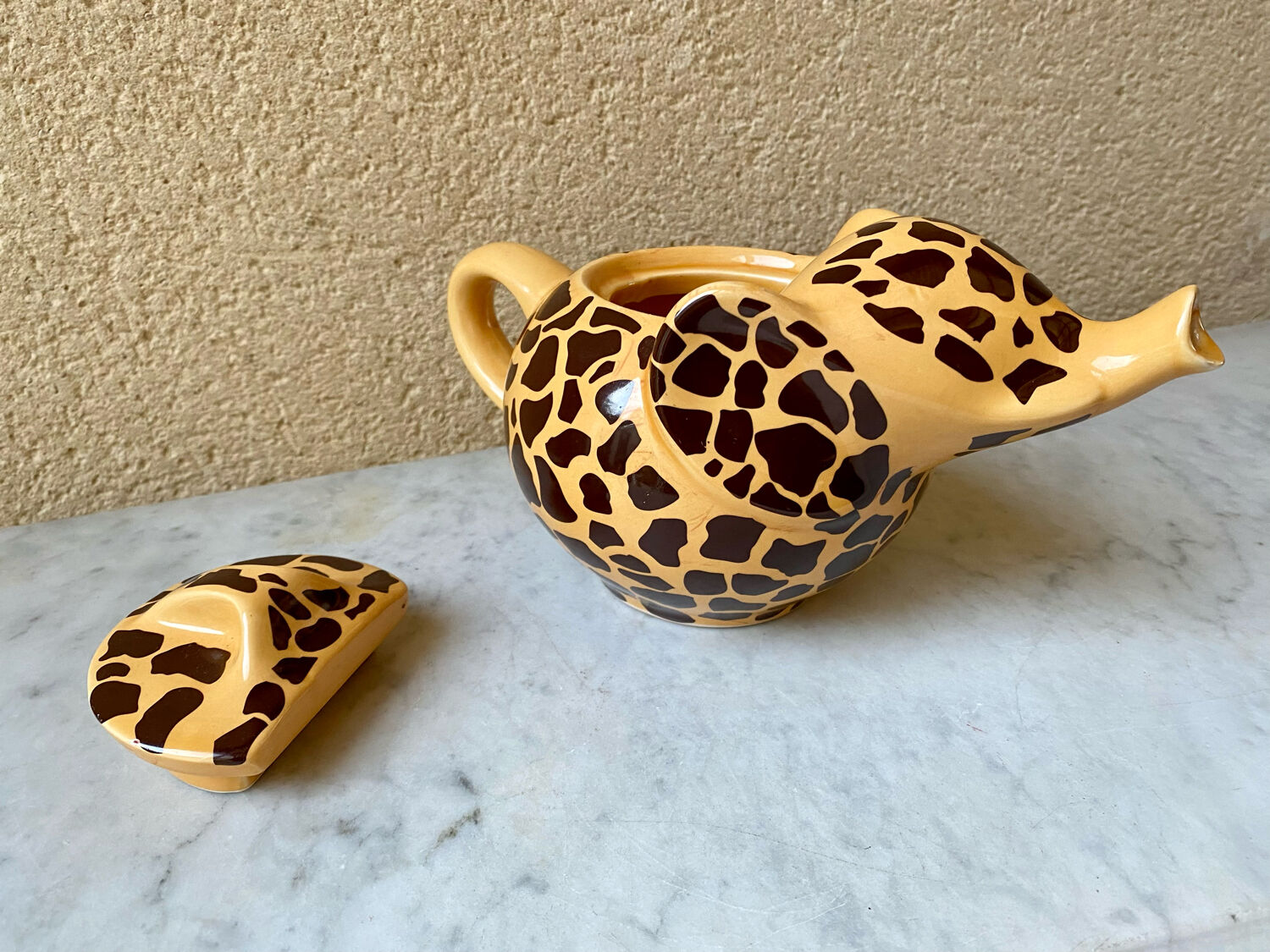 Teapot elephant glazed ceramic collector Giraffe 70s-80s
