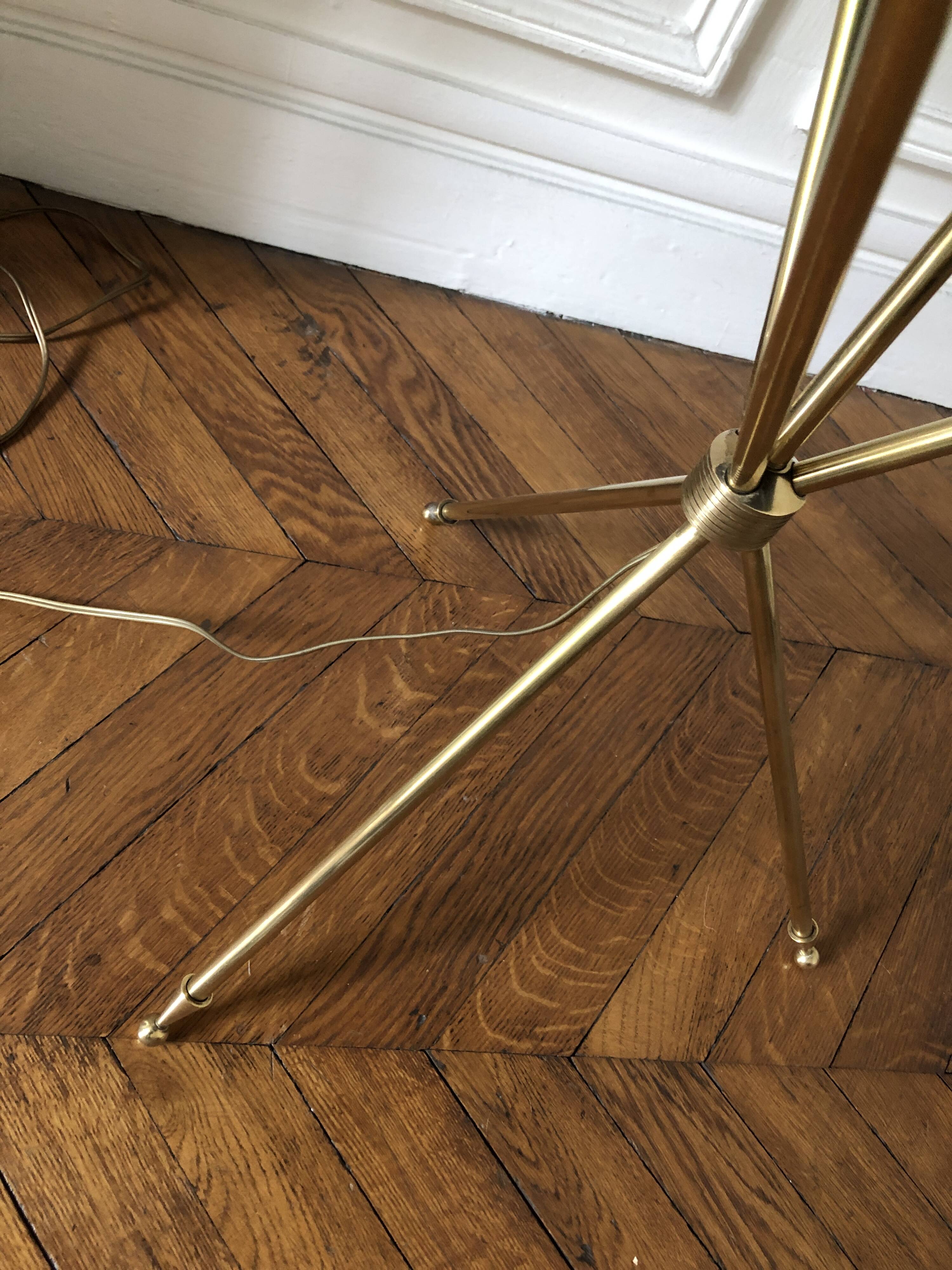 Vintage tripod side table lamp in brass from 1950 - 1960.