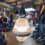 Prismatic glass suspension