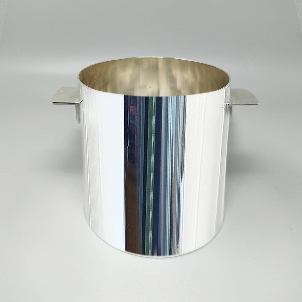 1960s Gorgeous Ice Bucket by Durousseau & Raynaud in Silver Plated. Made in